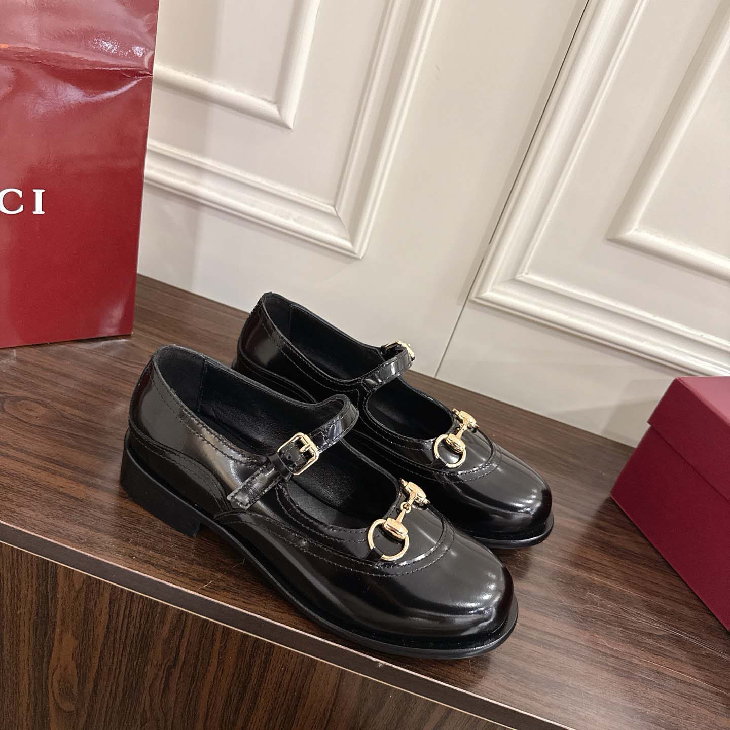 Gucci Women's Mary Jane With Horsebit - DesignerGu