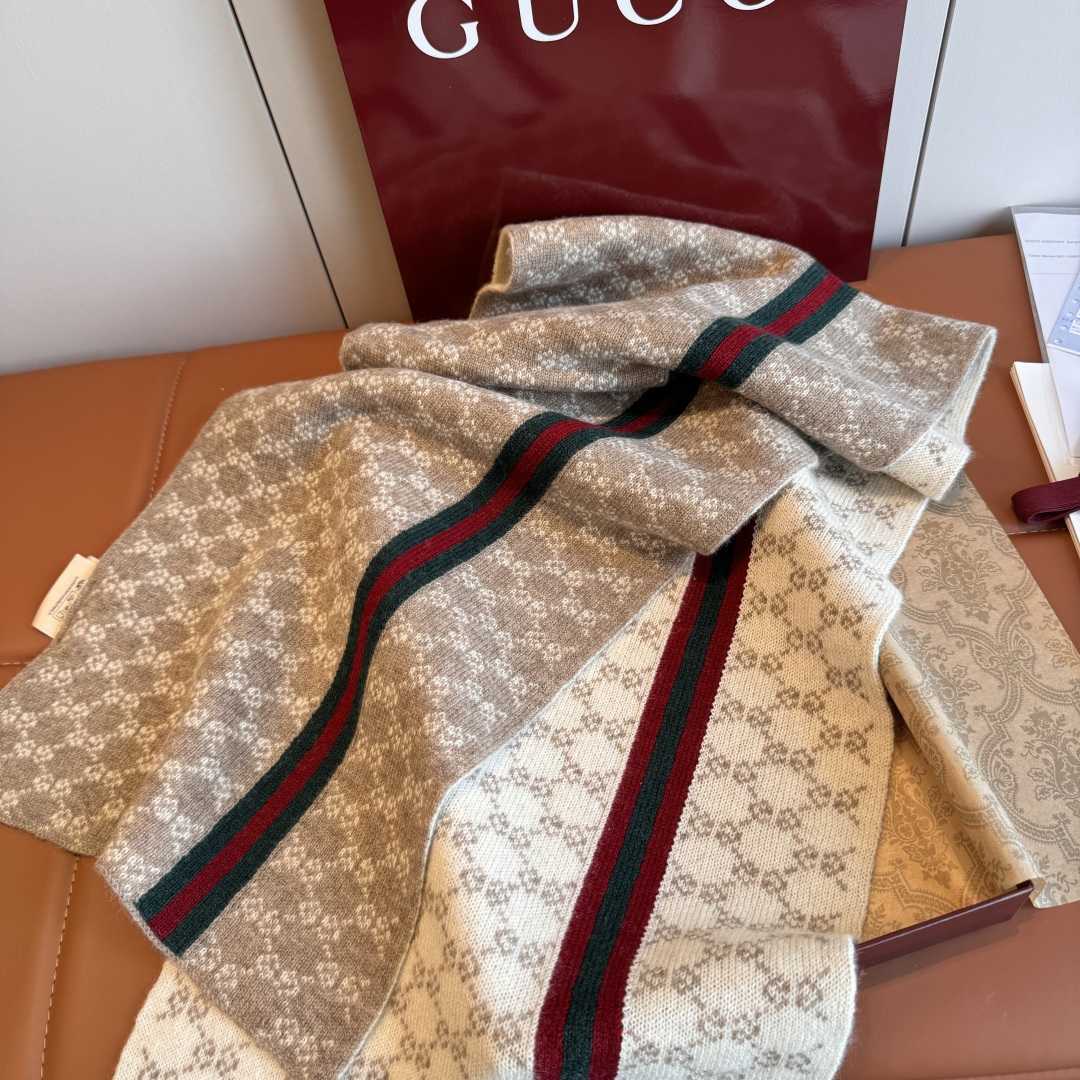 Gucci GG Supreme Scarf - DesignerGu
