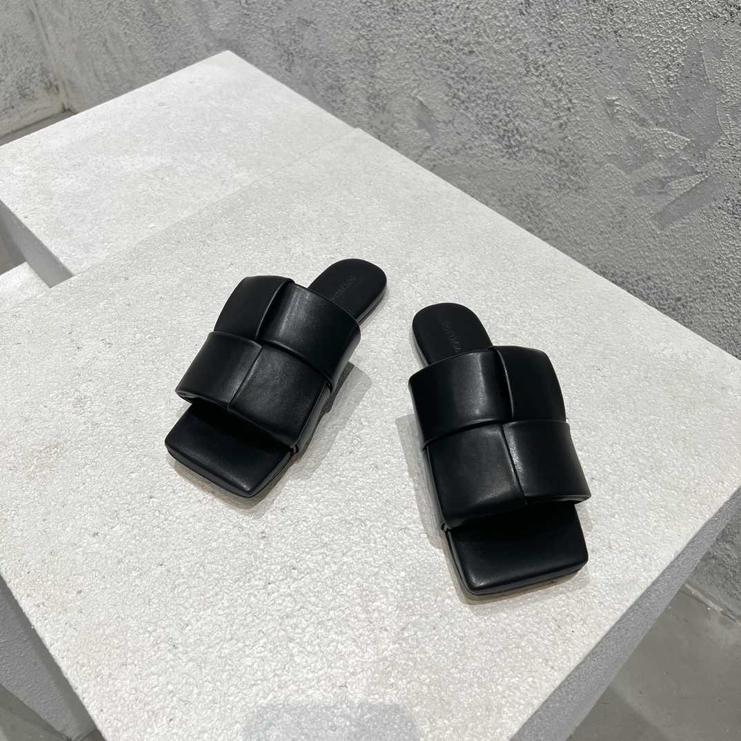 Bottega Veneta Flat Mule Sandals - DesignerGu