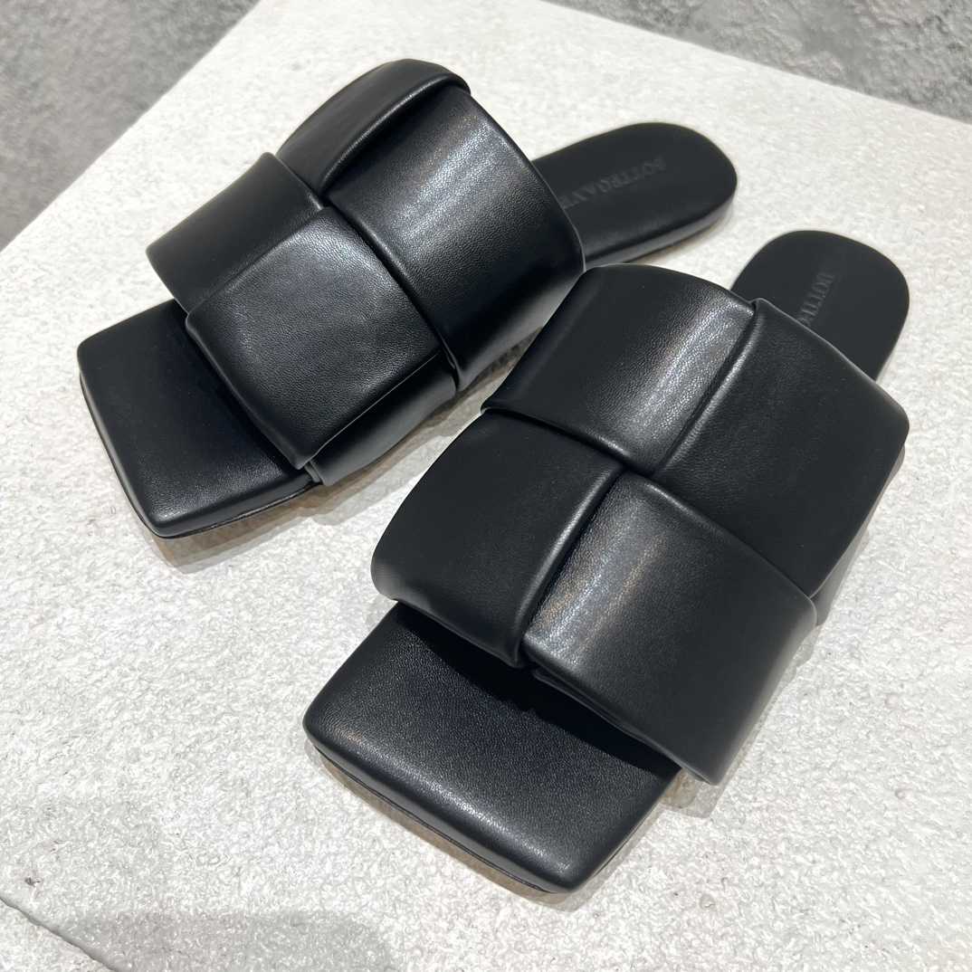 Bottega Veneta Flat Mule Sandals - DesignerGu