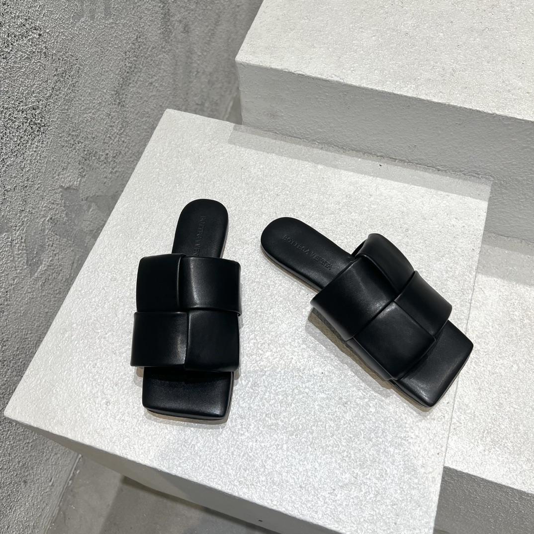 Bottega Veneta Flat Mule Sandals - DesignerGu