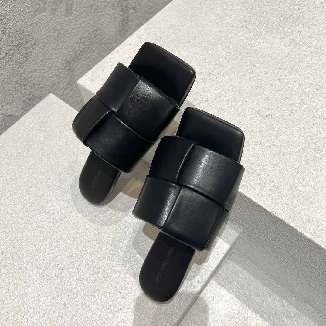 Bottega Veneta Flat Mule Sandals - DesignerGu