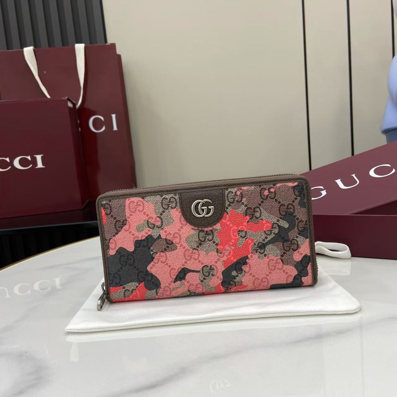 Gucci GG zip-around Wallet - DesignerGu