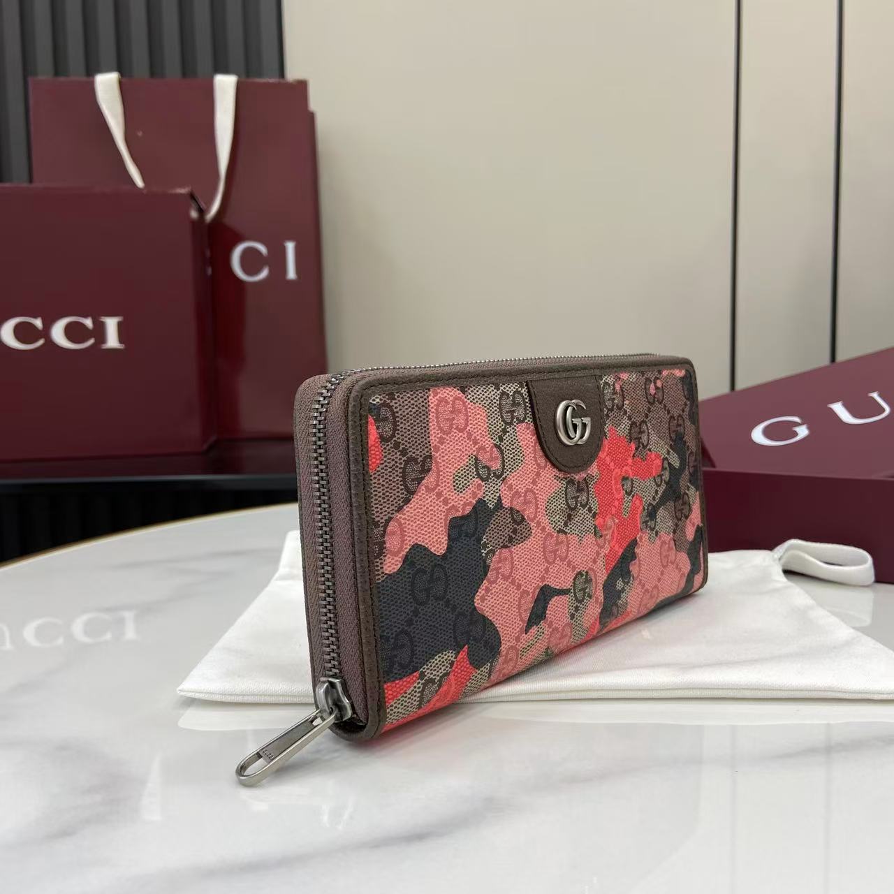 Gucci GG zip-around Wallet - DesignerGu