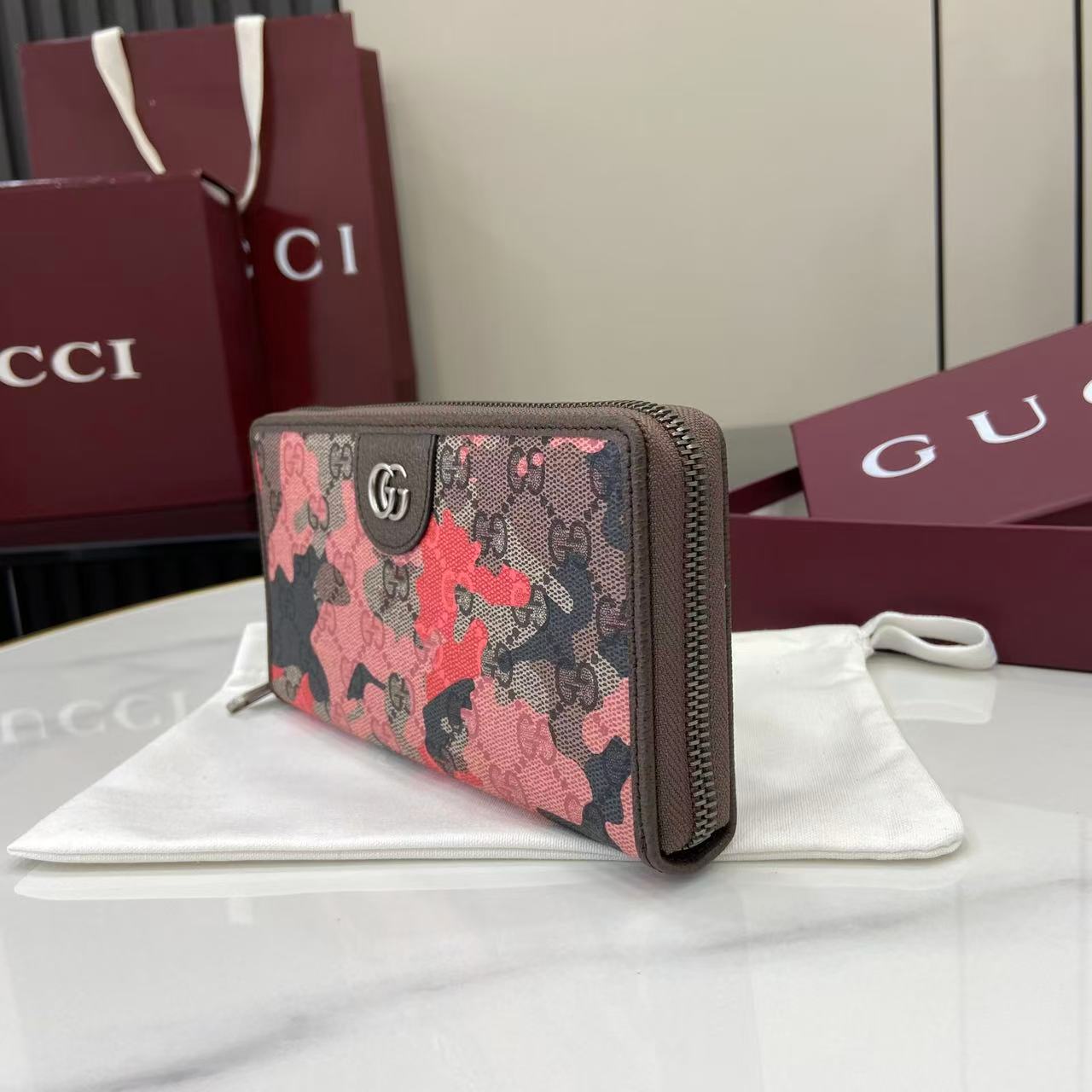 Gucci GG zip-around Wallet - DesignerGu