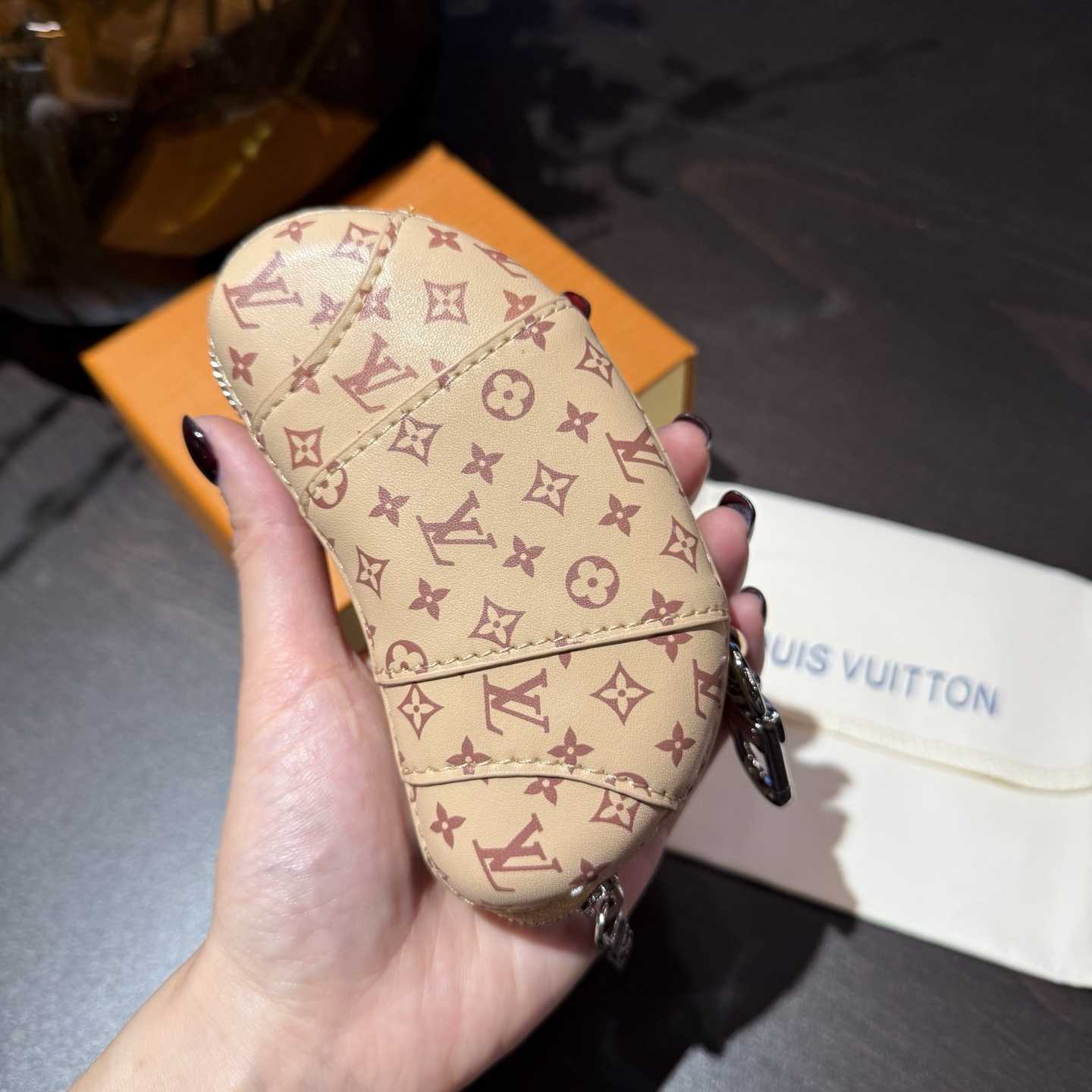 Louis Vuitton LV Croissant Bag Charm    M01858 - DesignerGu