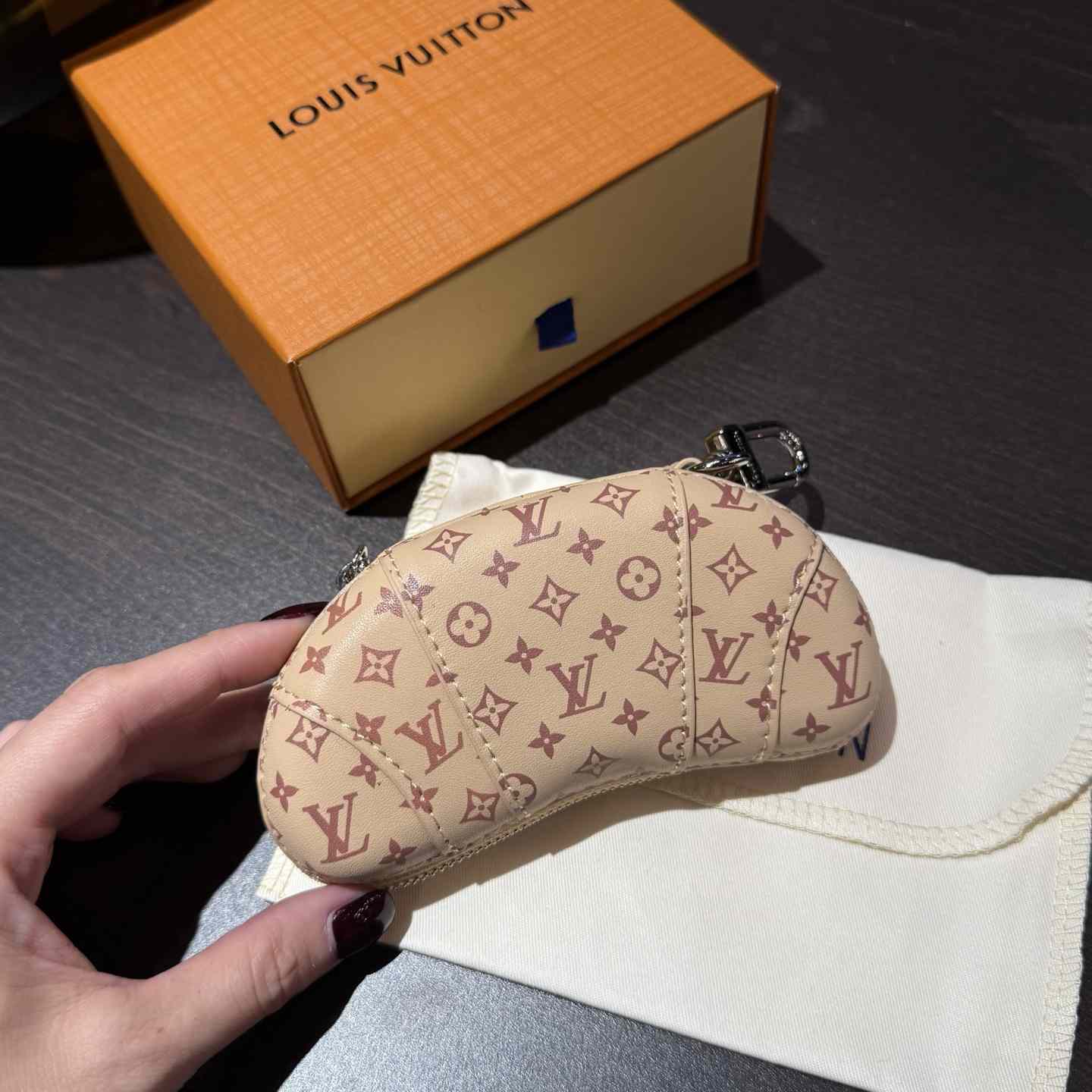 Louis Vuitton LV Croissant Bag Charm    M01858 - DesignerGu