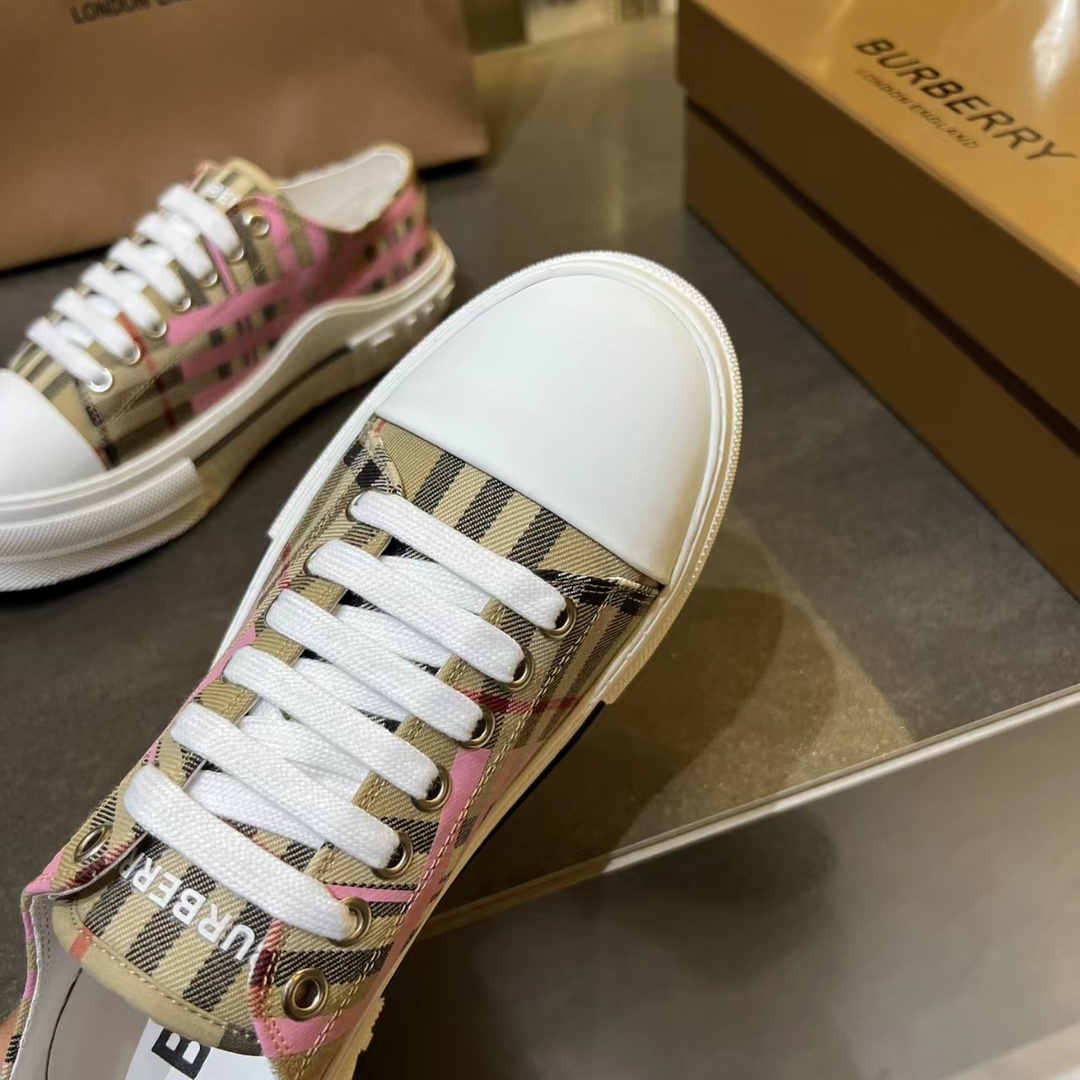 Burberry Low Top Sneaker - DesignerGu