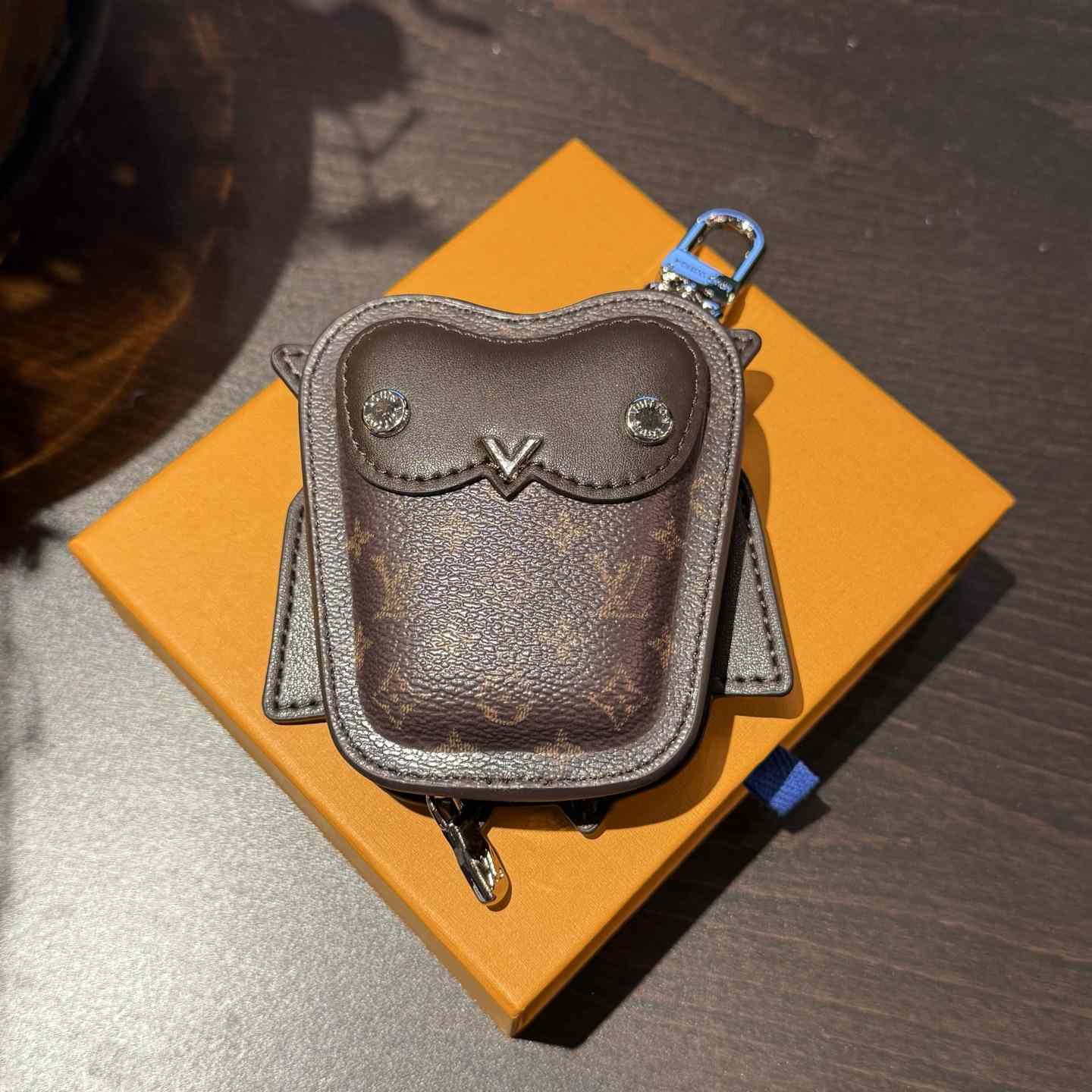 Louis Vuitton LV Owl Bag Charm S00 - DesignerGu