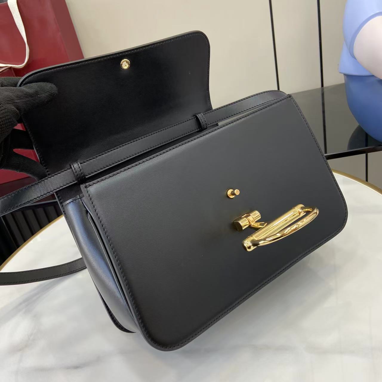 Gucci Siena Medium Top Handle Bag - DesignerGu