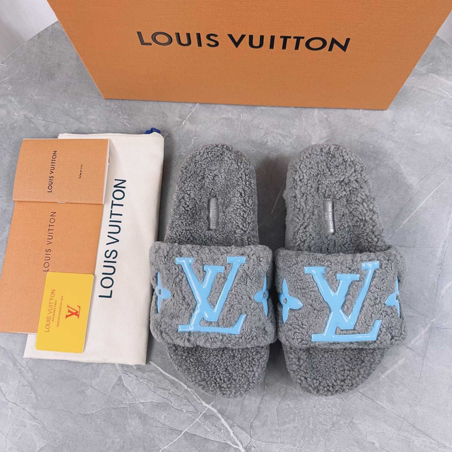Louis Vuitton Fuzzy Slippers - DesignerGu