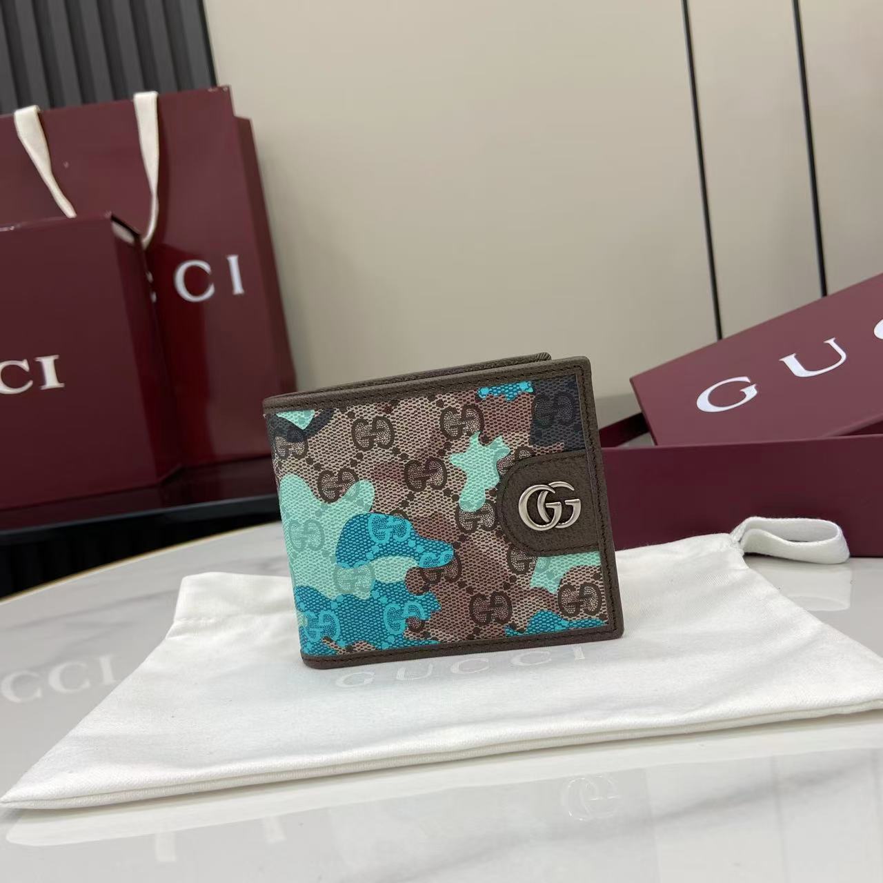 Gucci GG Bi-fold Wallet - DesignerGu
