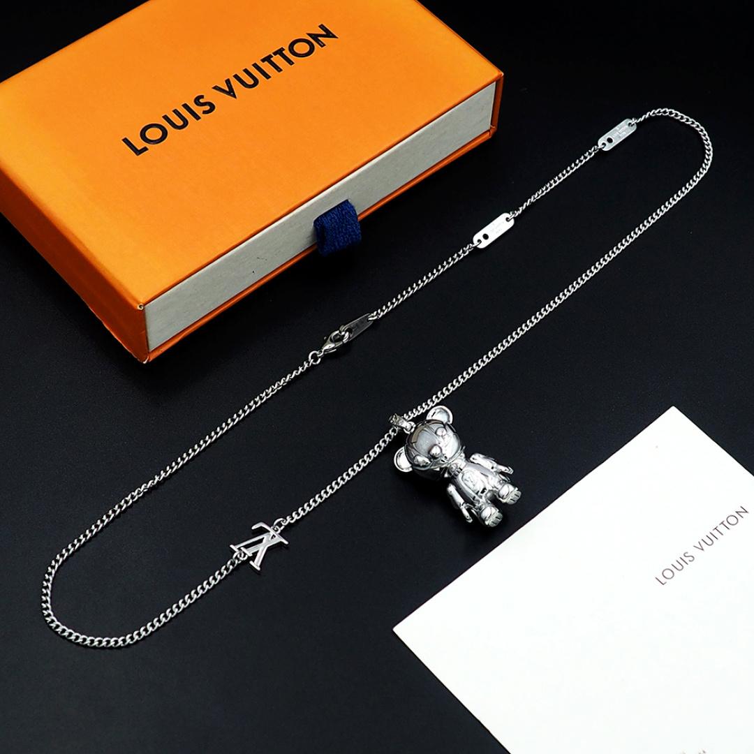 Louis Vuitton LV Louis Medium Charm S00  - DesignerGu