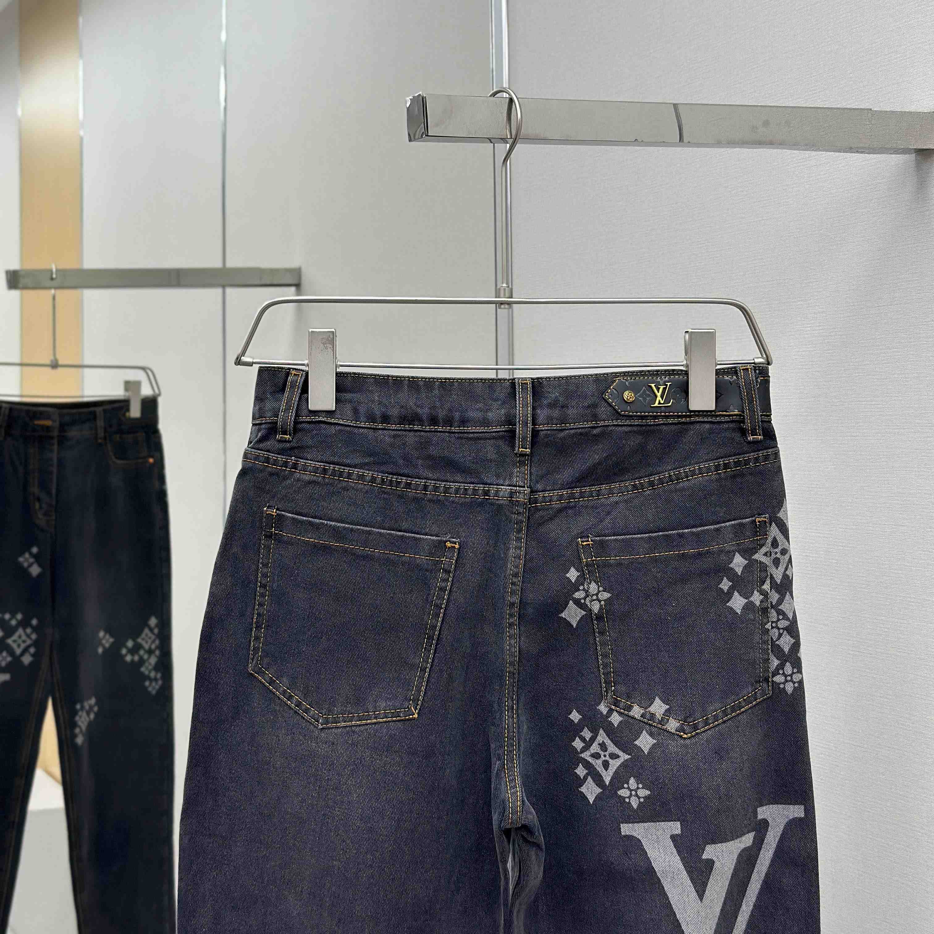 Louis Vuitton Jeans - DesignerGu