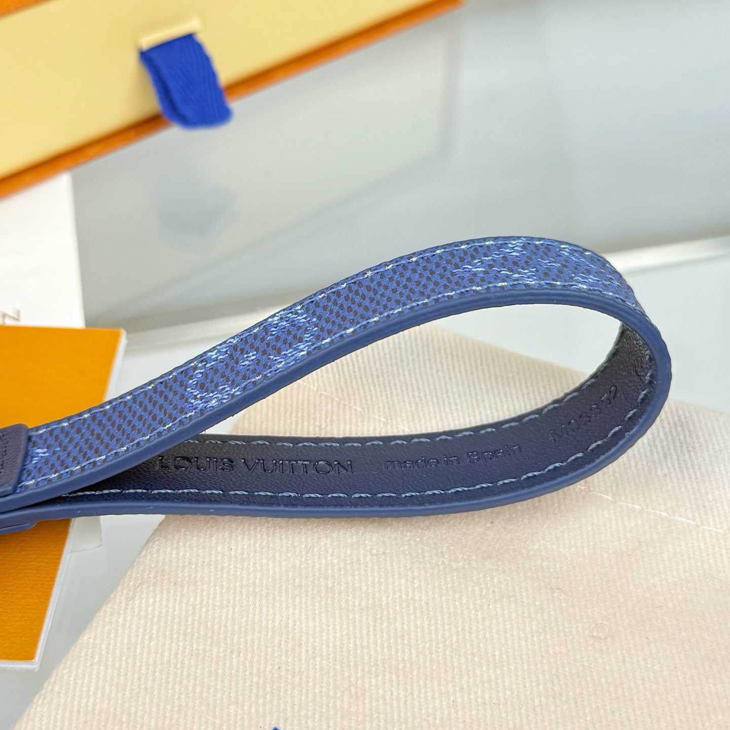 Louis Vuitton LV Slim Dragonne Key Holder and Bag Charm S00  - DesignerGu