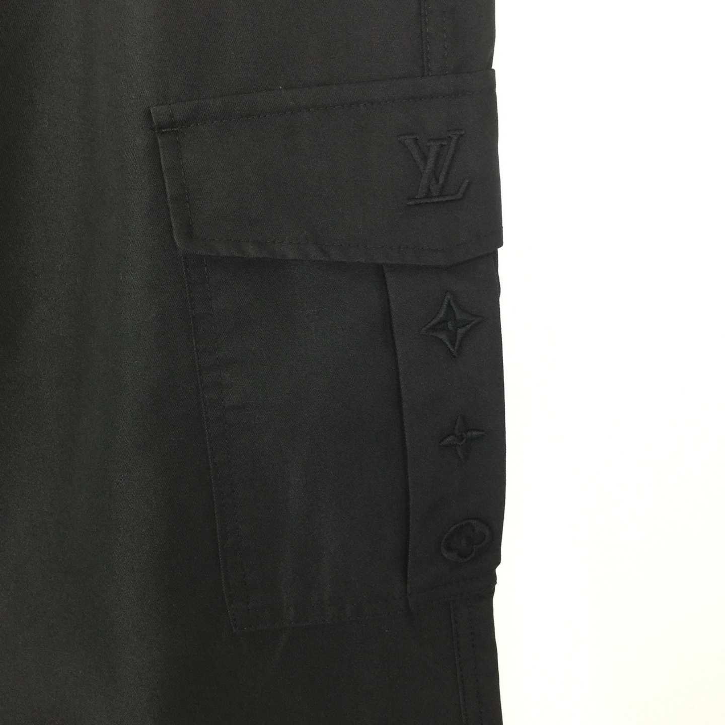 Louis Vuitton Signature Cargo Pants - DesignerGu