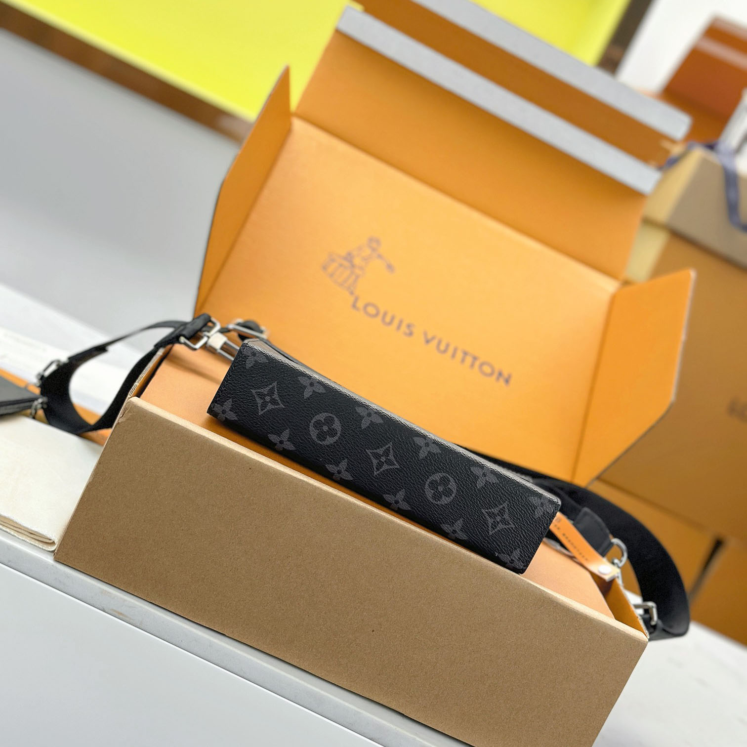 Louis Vuitton Gaston Wearable Wallet  M81124 - DesignerGu