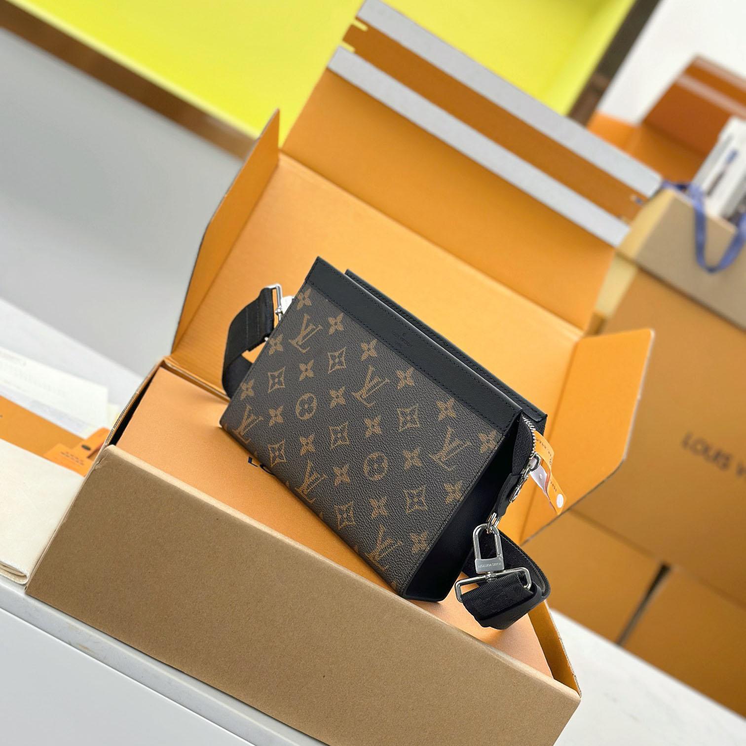 Louis Vuitton Gaston Wearable Wallet M14036 - DesignerGu