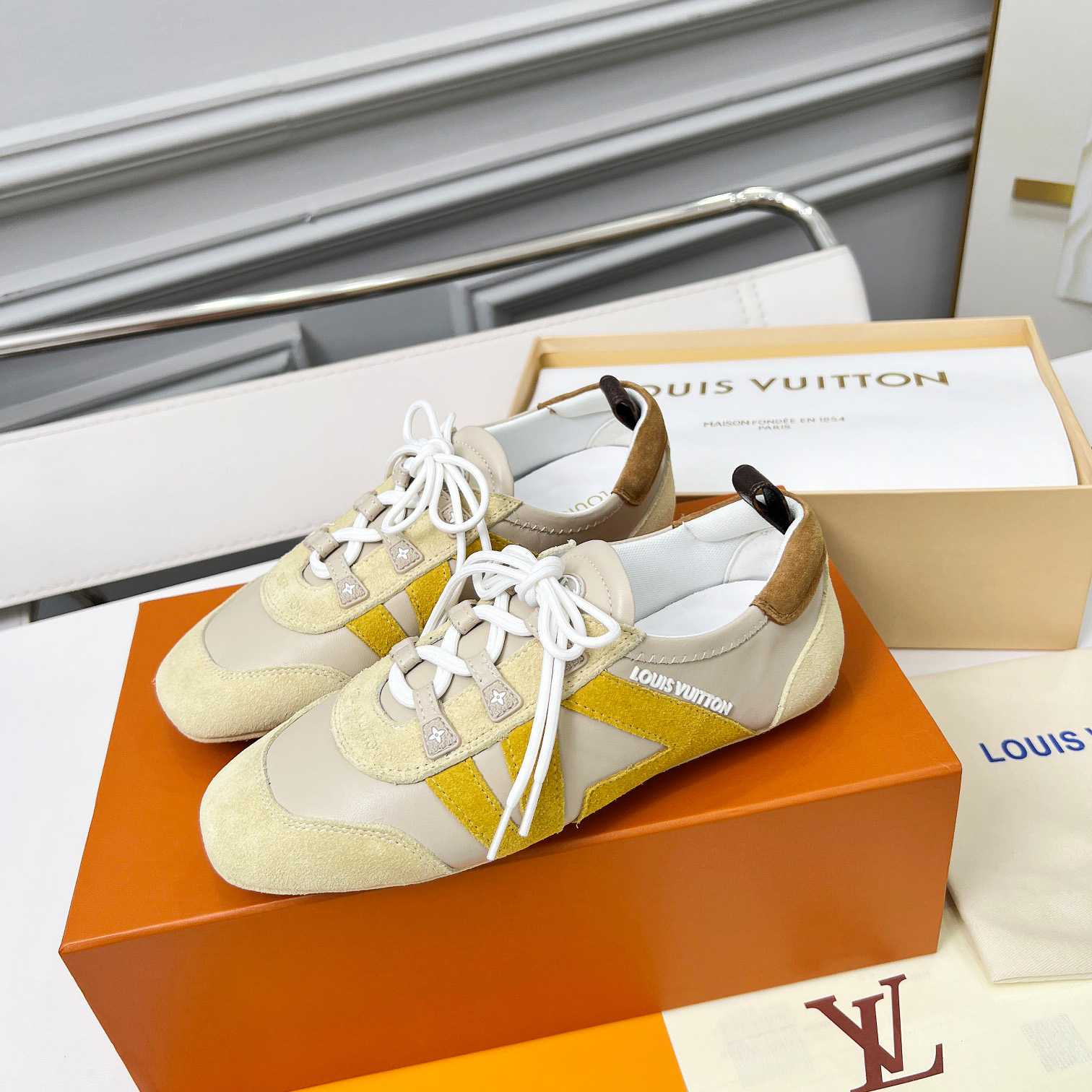 Louis Vuitton Sneakerina 1AHNEM - DesignerGu