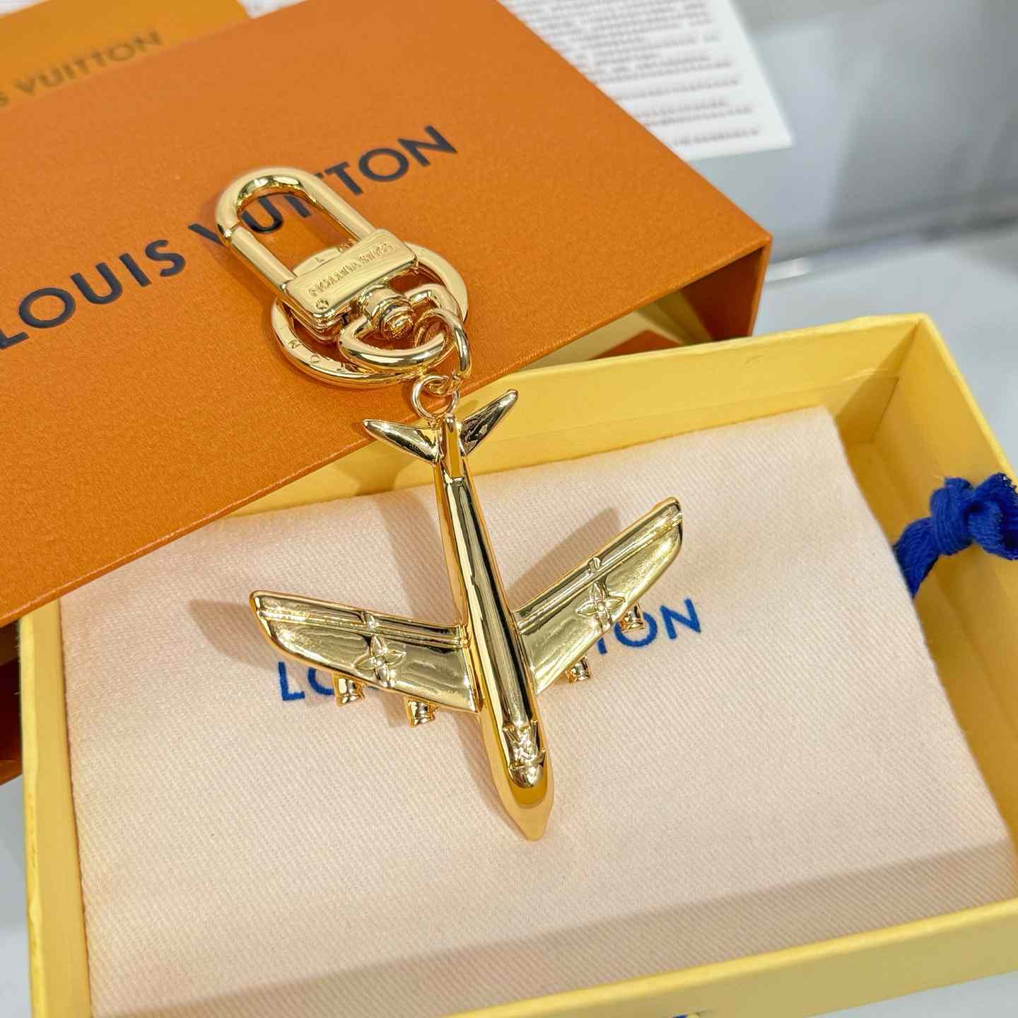 Louis Vuitton LV Plane Key Holder and Bag Charm S00 - DesignerGu