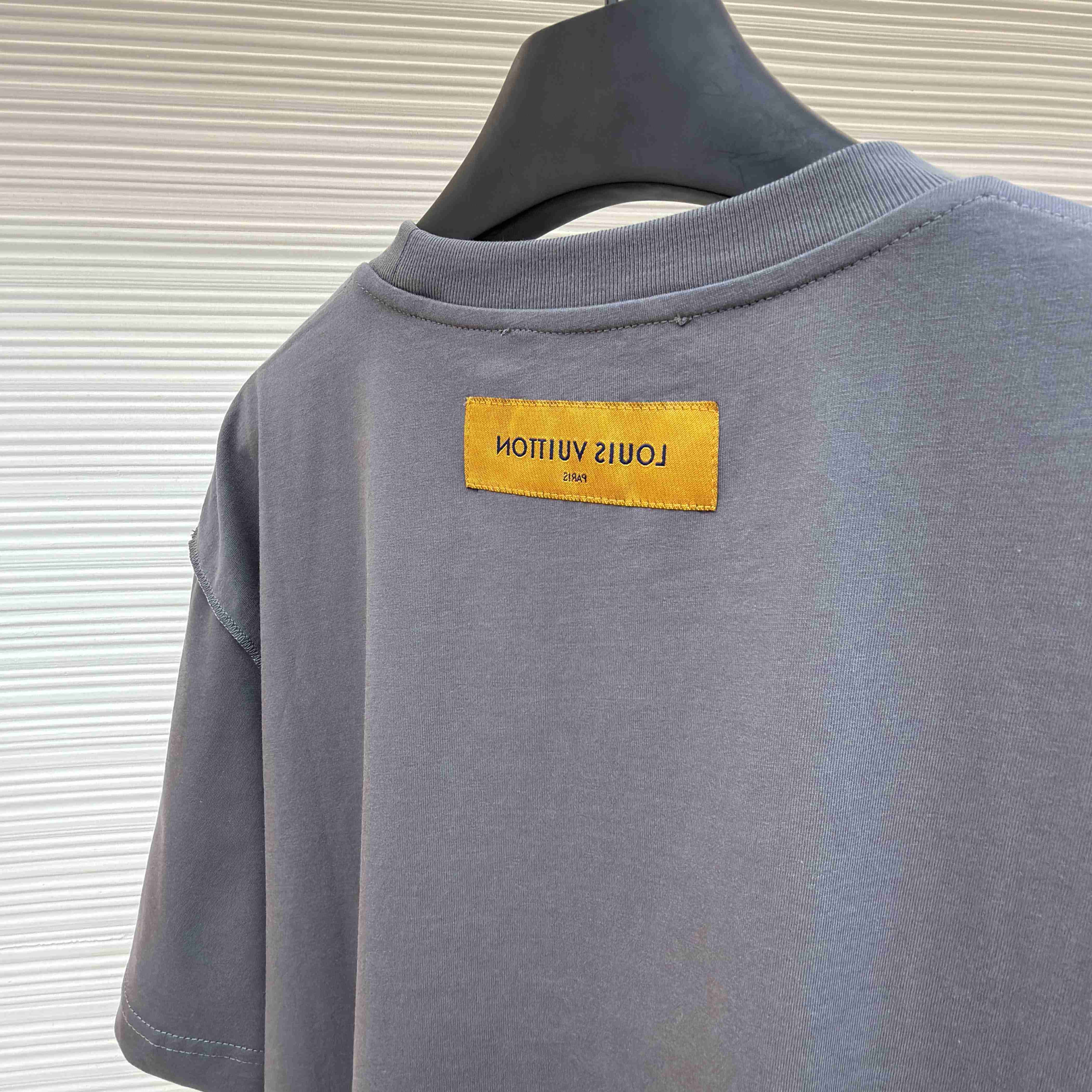 Louis Vuitton Embossed LV T-Shirt   1AGIJ2 - DesignerGu