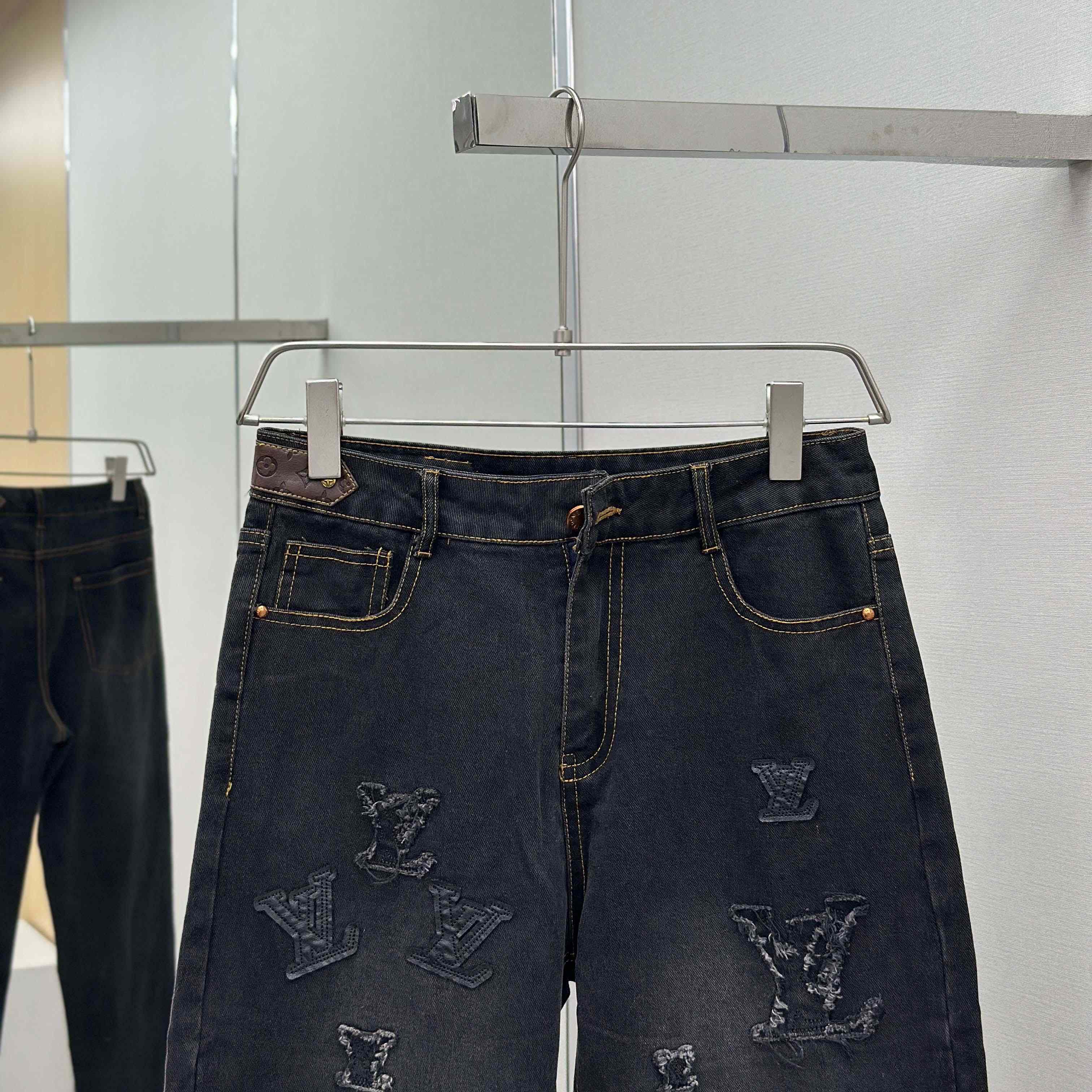 Louis Vuitton Jeans - DesignerGu