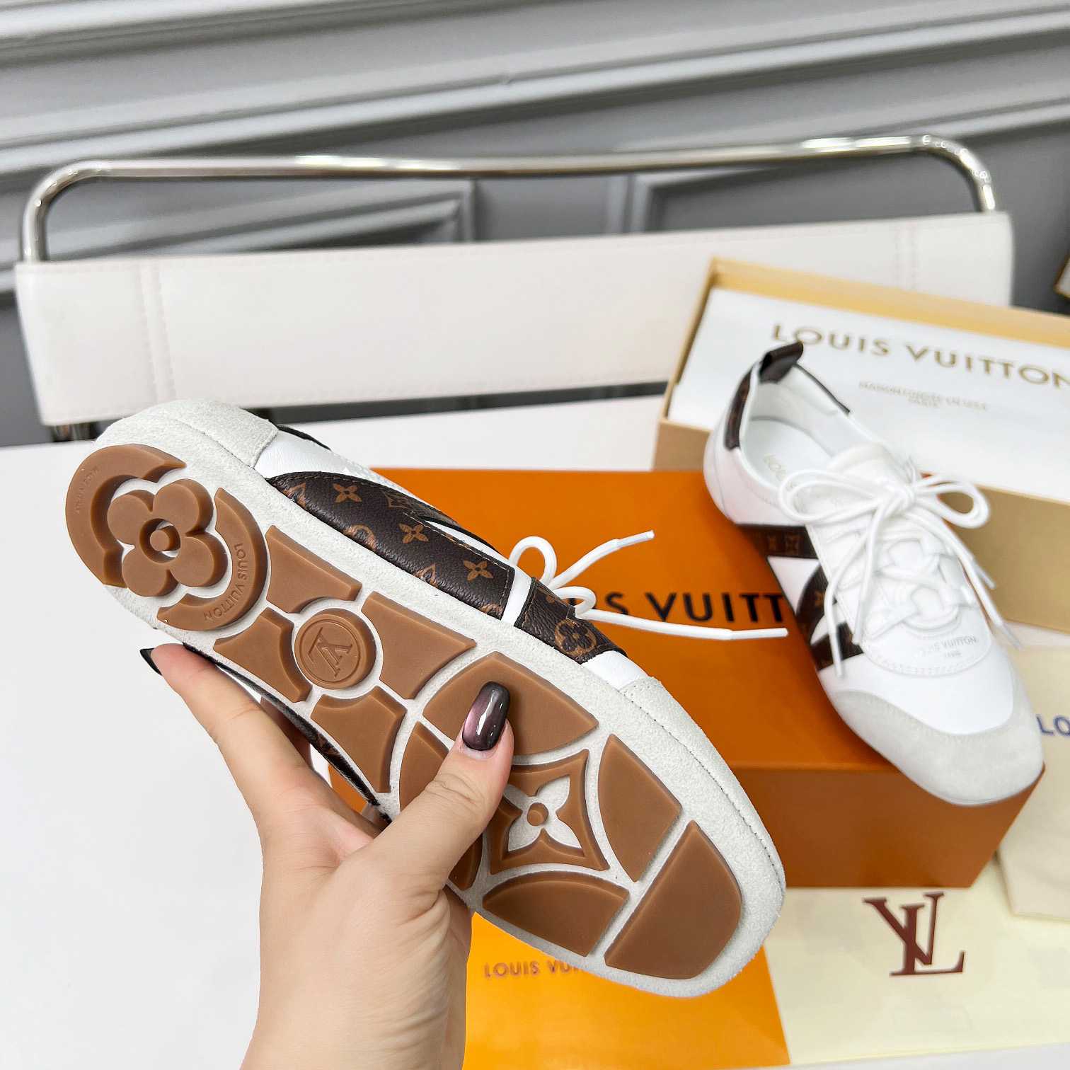 Louis Vuitton Sneakerina 1AHNC6 - DesignerGu