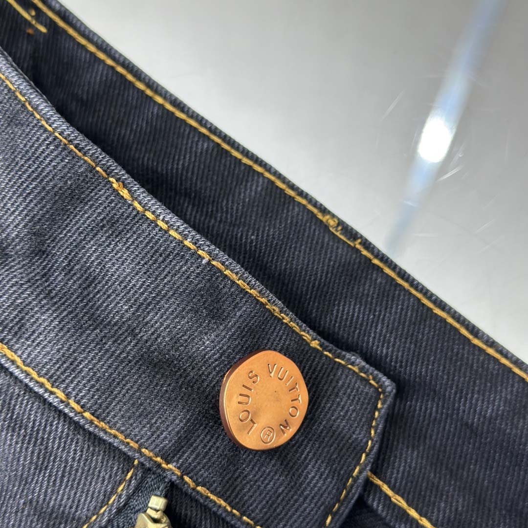 Louis Vuitton Jeans - DesignerGu