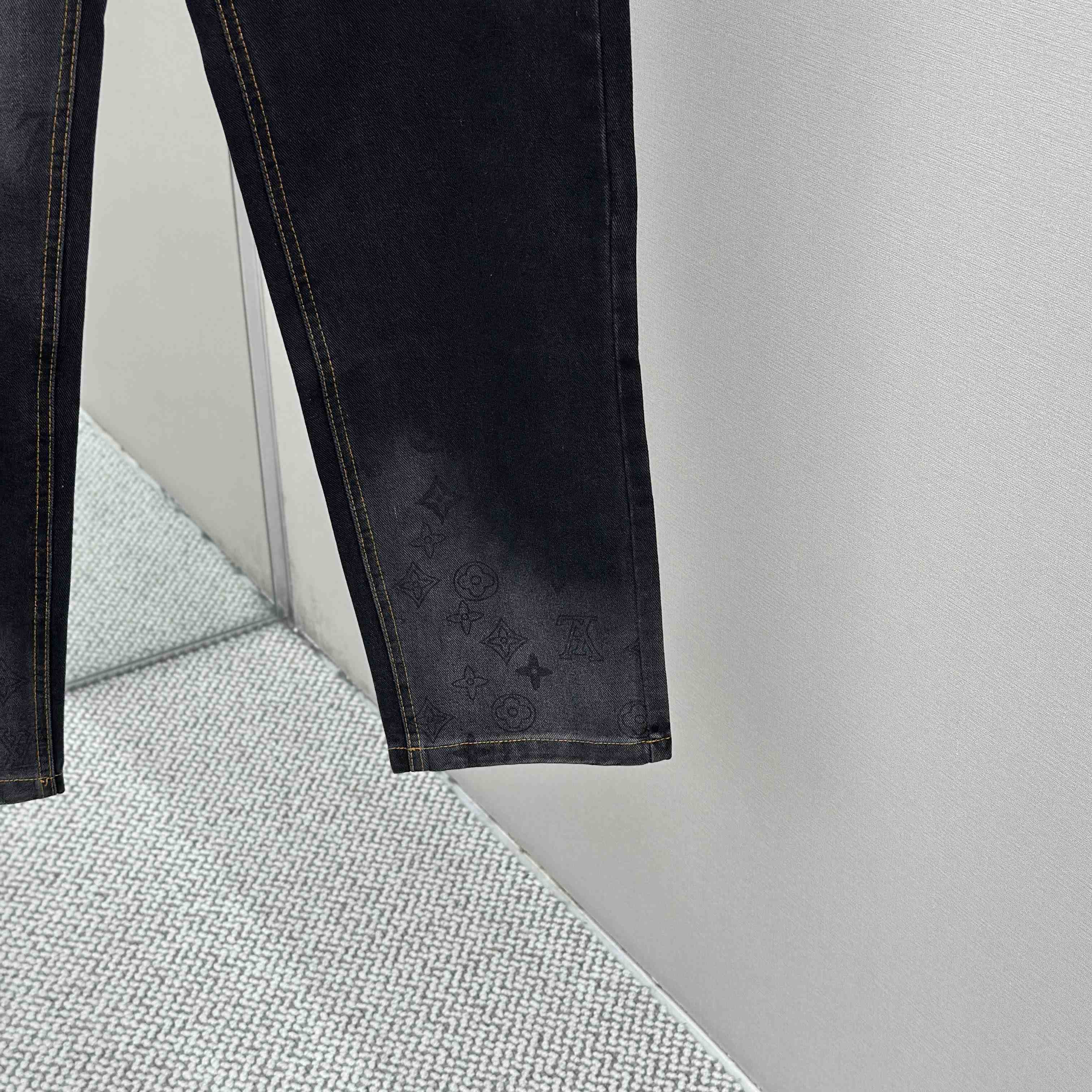 Louis Vuitton Jeans - DesignerGu