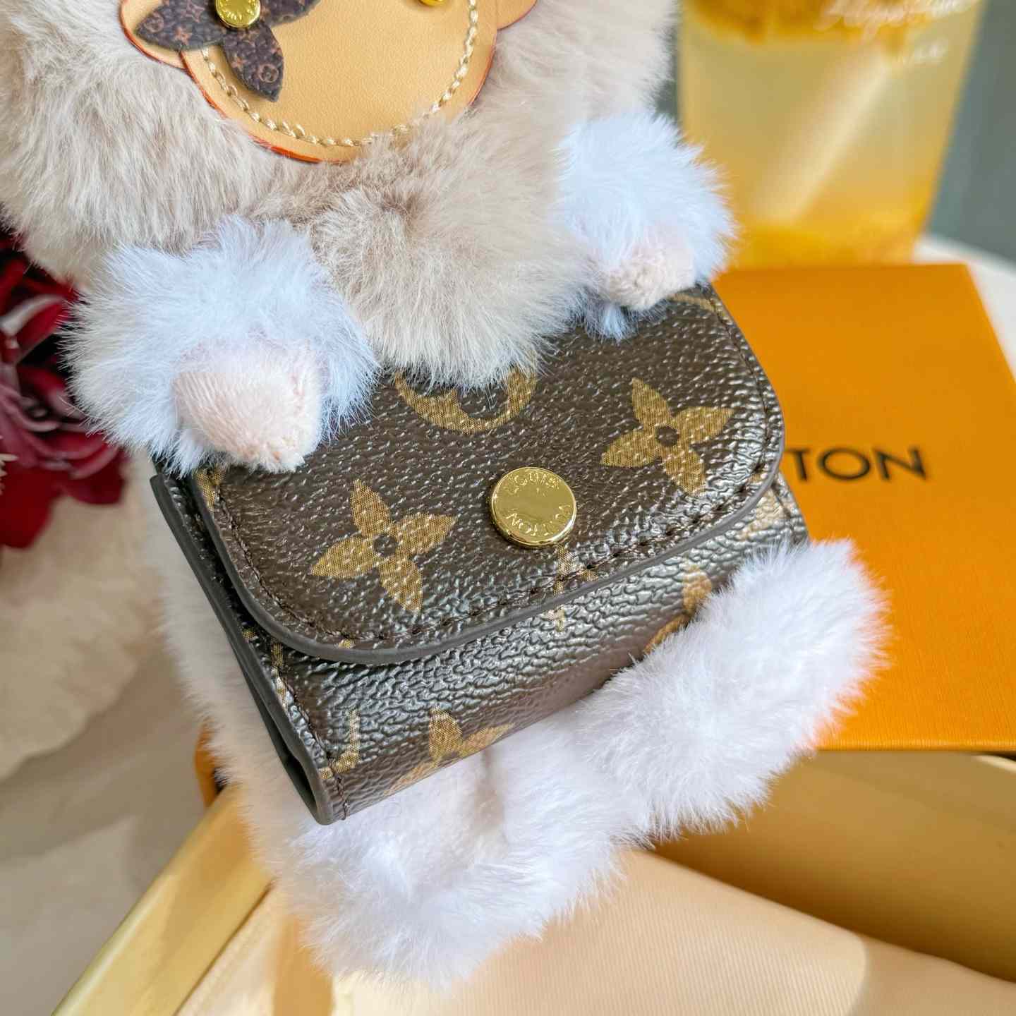 Louis Vuitton Vivienne Bag Charm S00 - DesignerGu