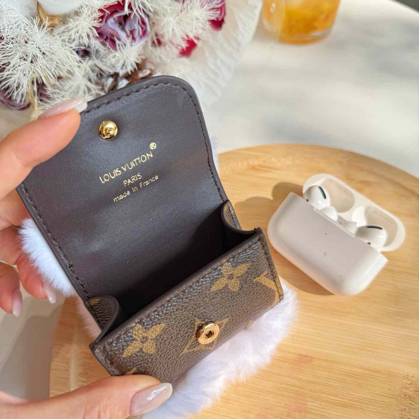 Louis Vuitton Vivienne Bag Charm S00 - DesignerGu