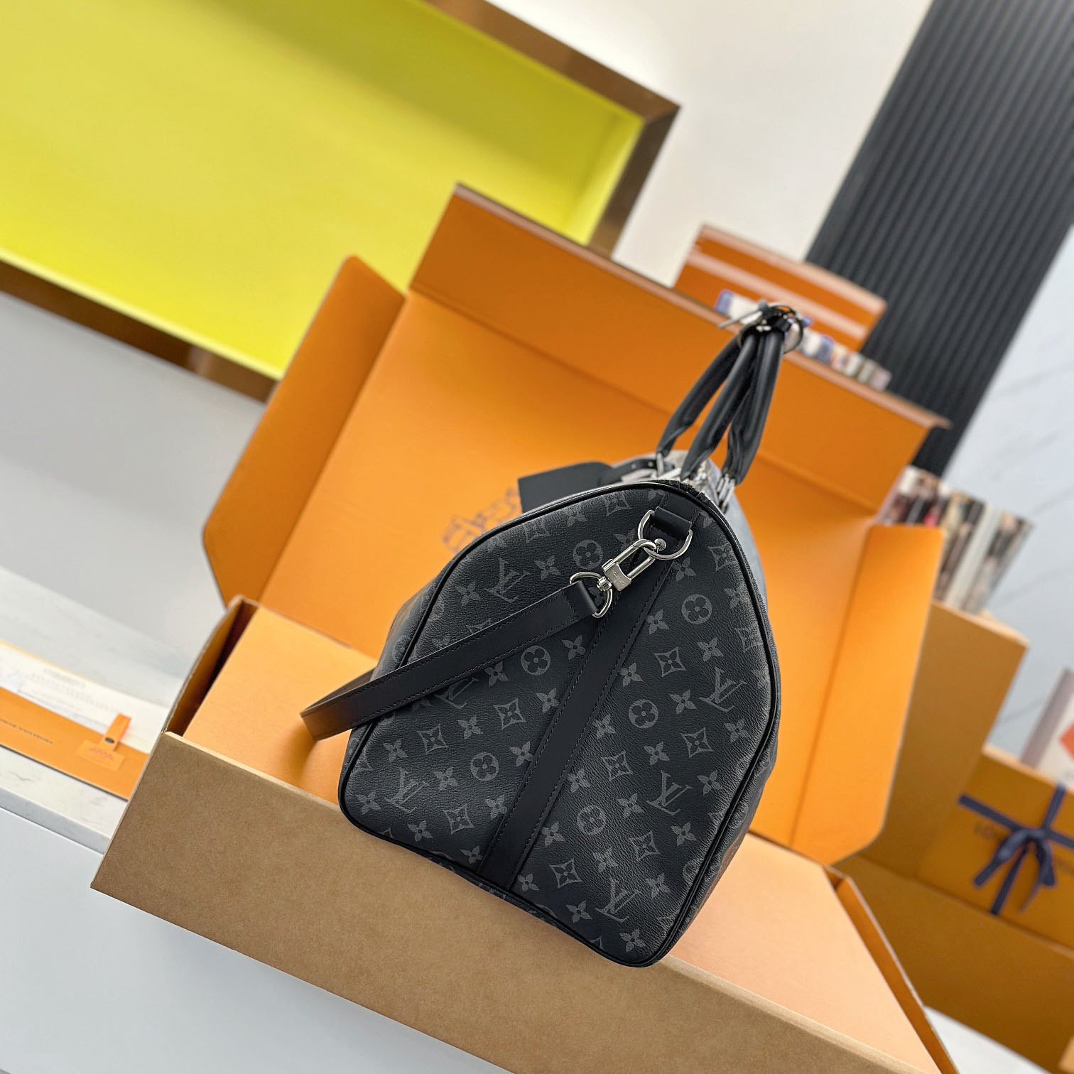 Louis Vuitton Keepall Bandoulière 55 Mon Monogram P01951 - DesignerGu