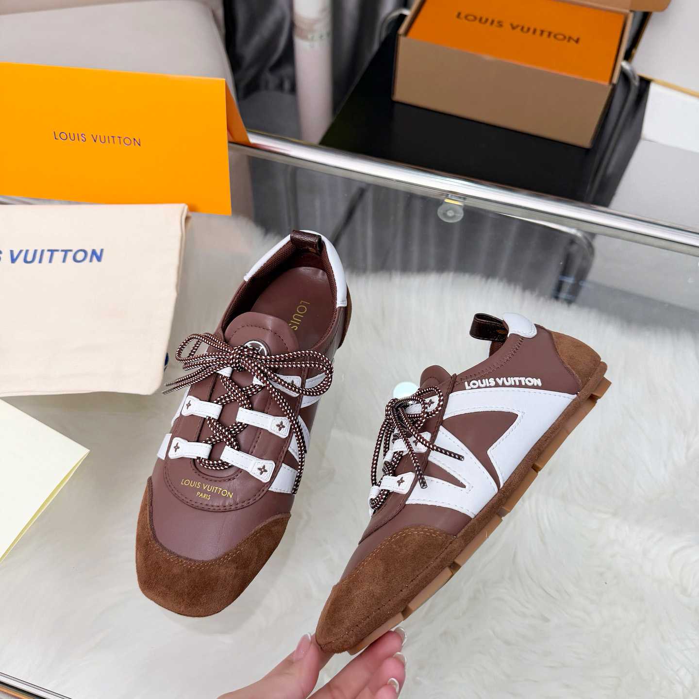 Louis Vuitton Sneakerina 1AIVMB - DesignerGu