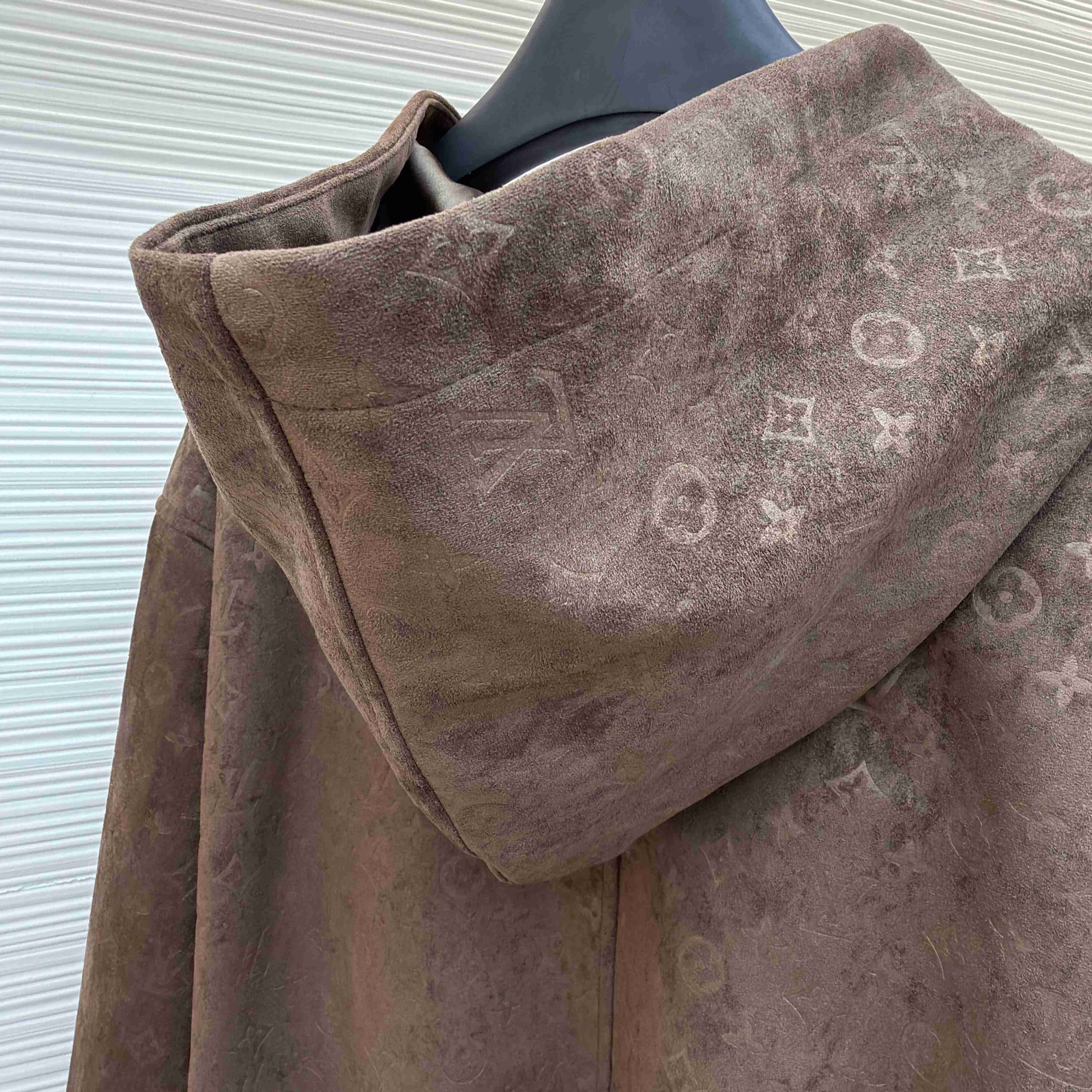 Louis Vuitton Monogram Embossed Suede Hoodie    1AJUNM - DesignerGu
