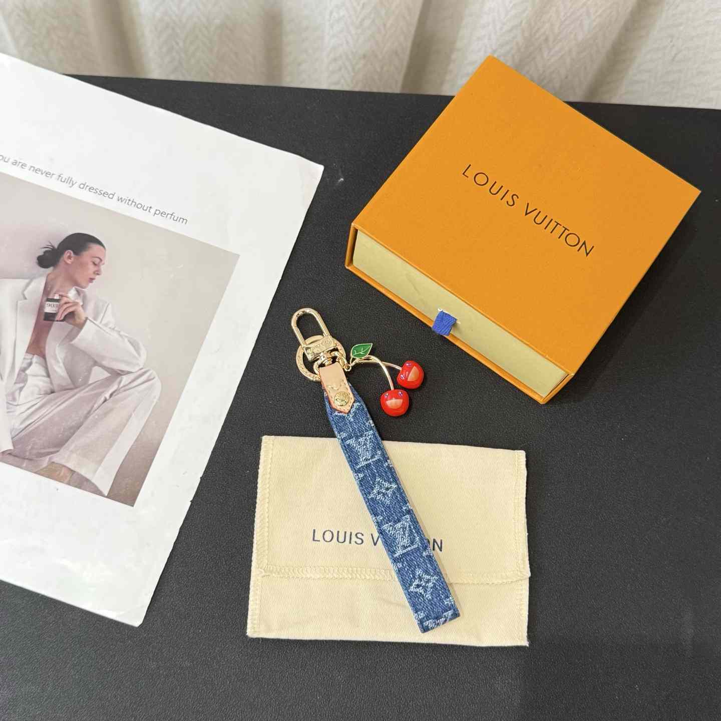 Louis Vuitton LV x TM Denim Cerise Dragonne S00   M02599 - DesignerGu