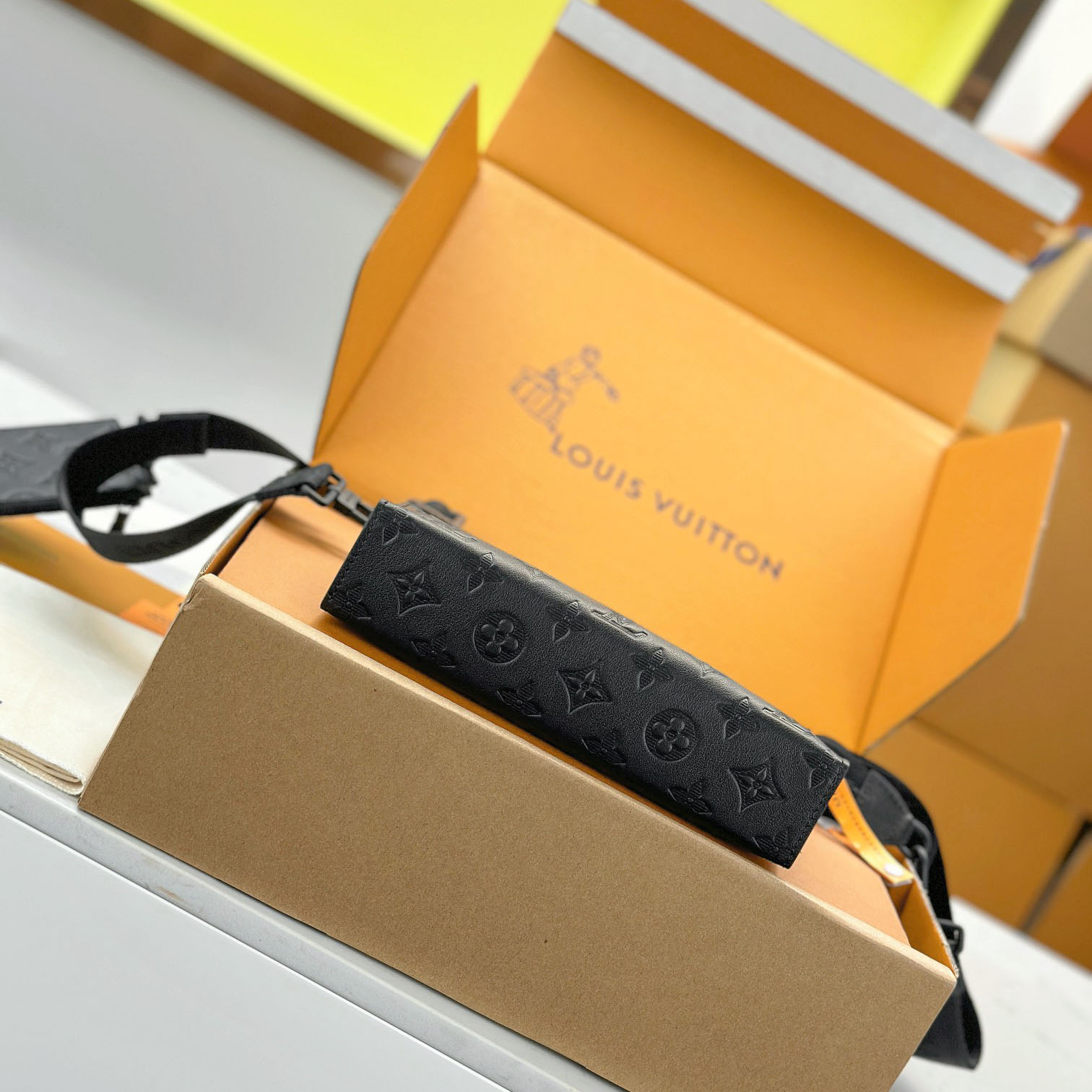 Louis Vuitton Gaston Wearable Wallet  M81115 - DesignerGu