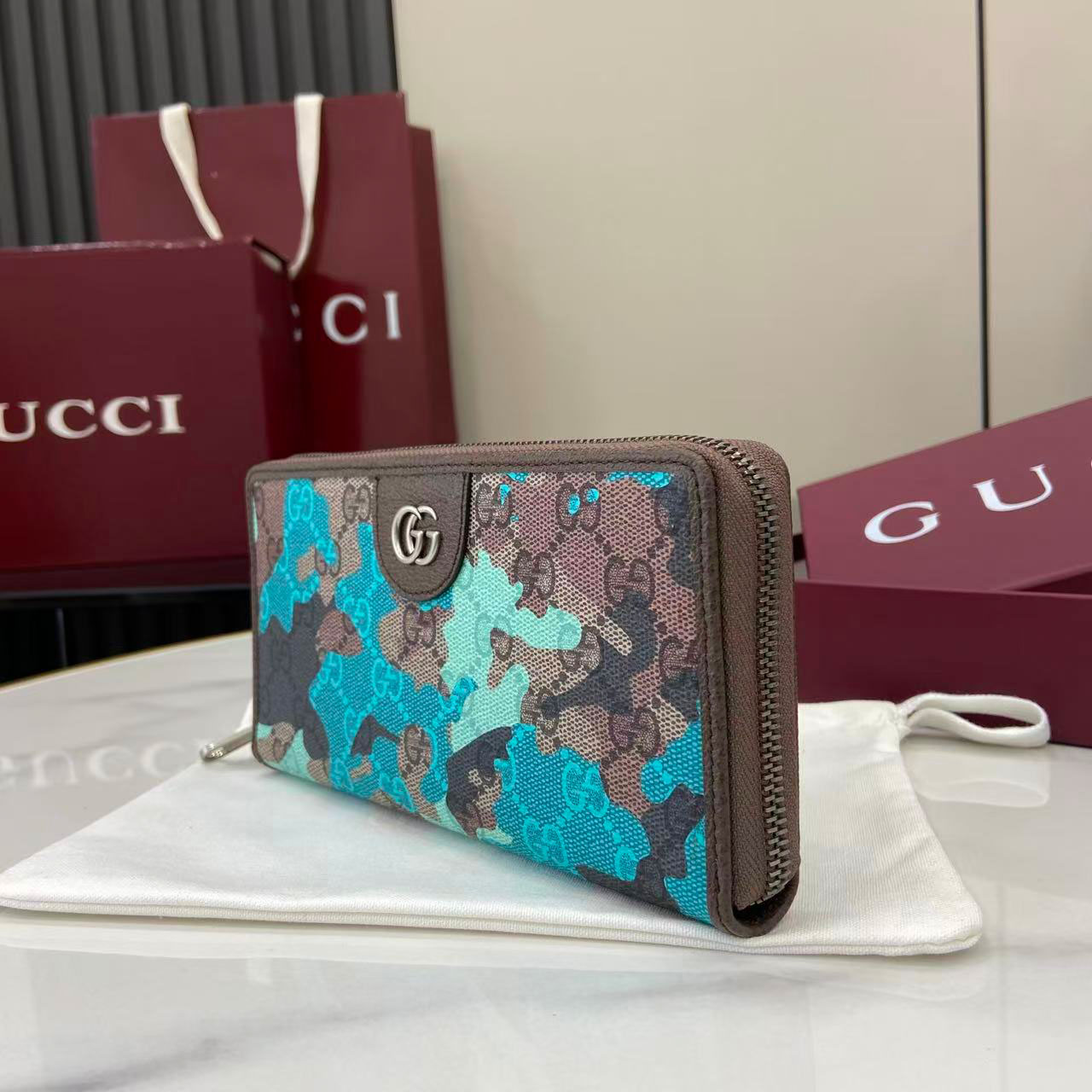 Gucci GG zip-around Wallet 834694 - DesignerGu