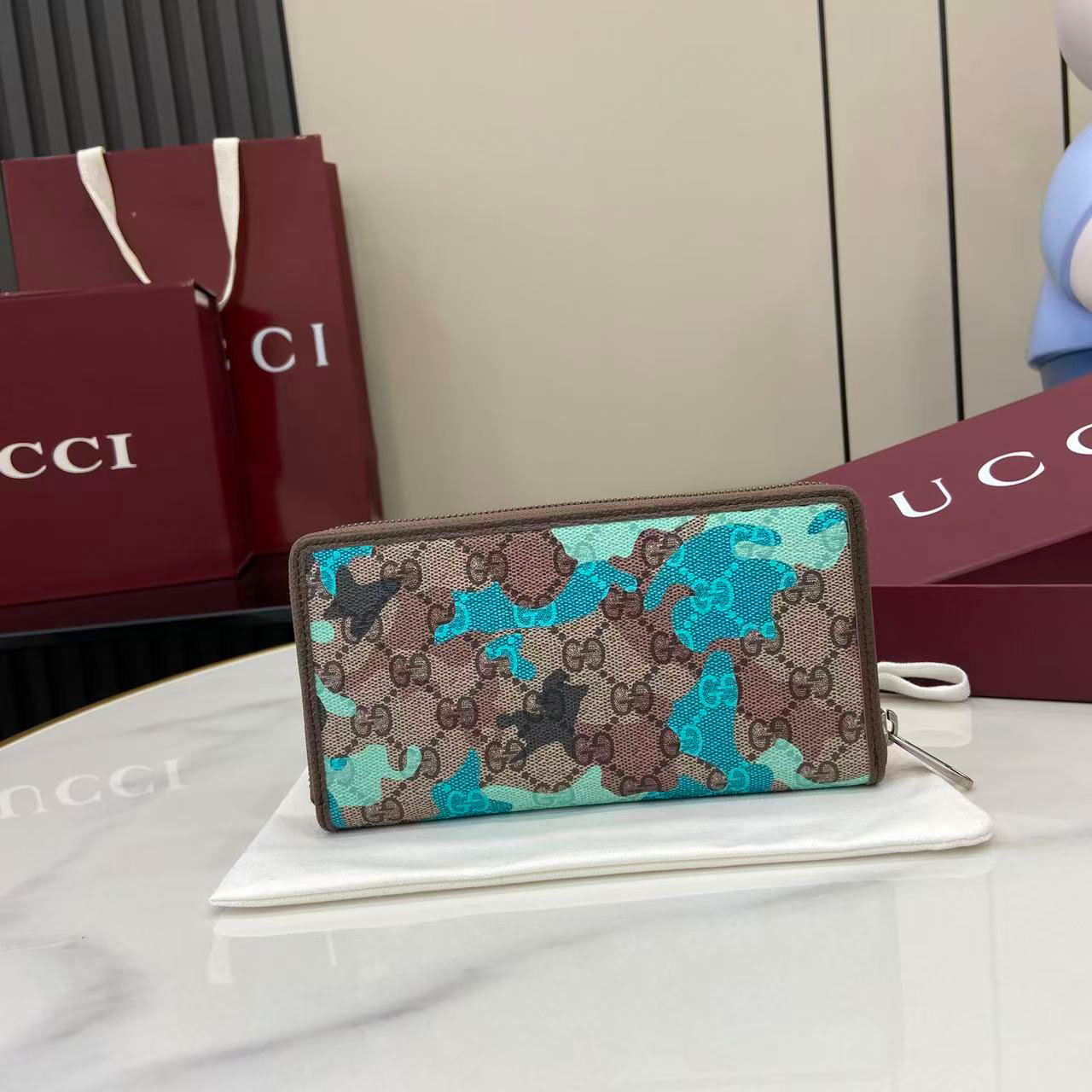 Gucci GG zip-around Wallet 834694 - DesignerGu