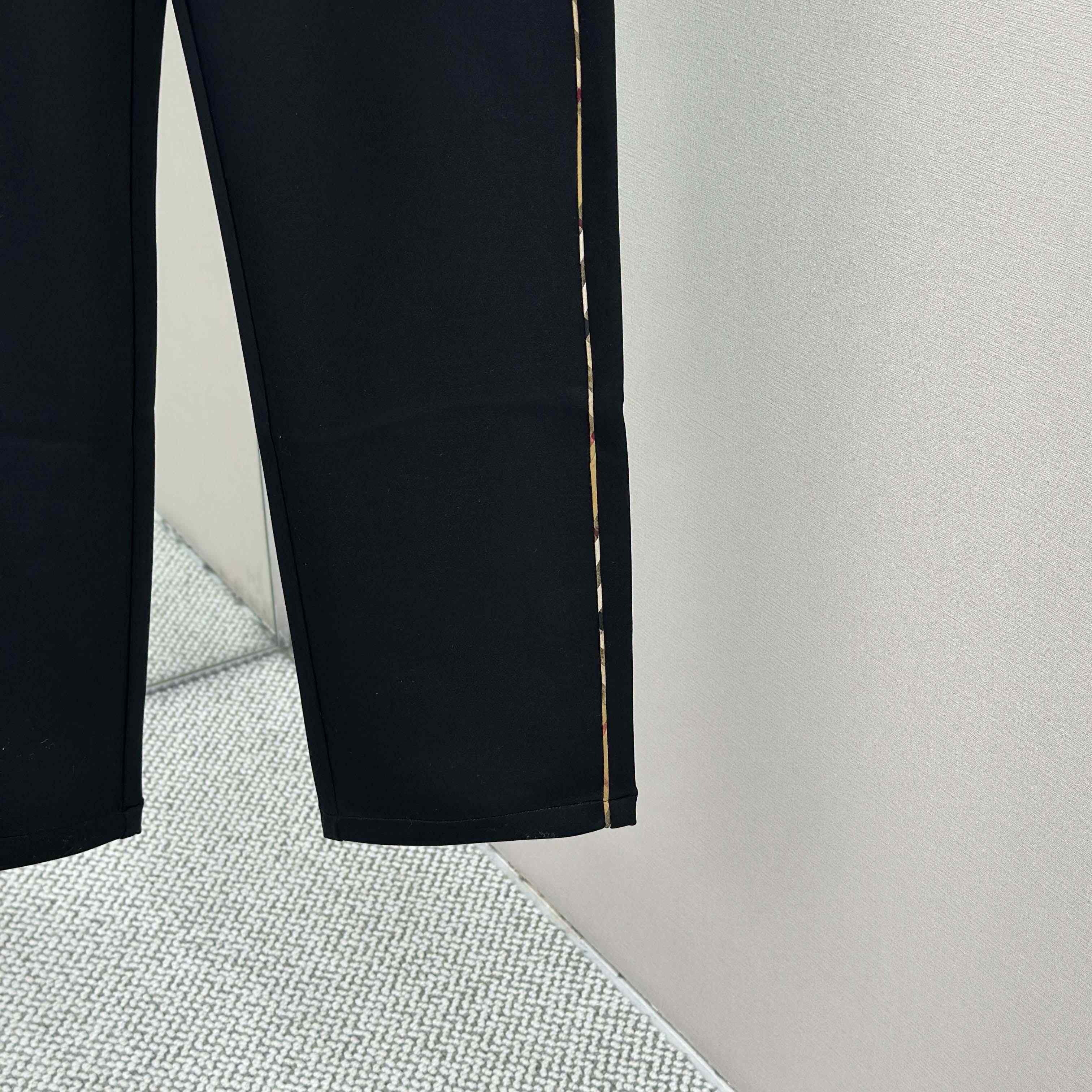 Burberry Trousers In Cotton  - DesignerGu
