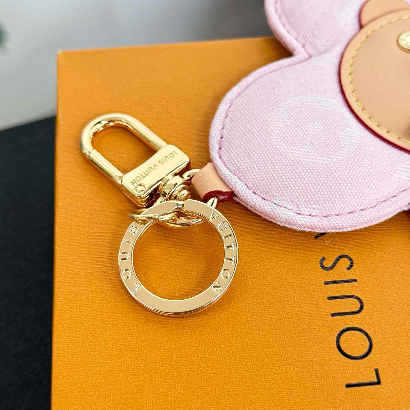 Louis Vuitton LV x TM Vivienne Head Bag Charm   M03823 - DesignerGu