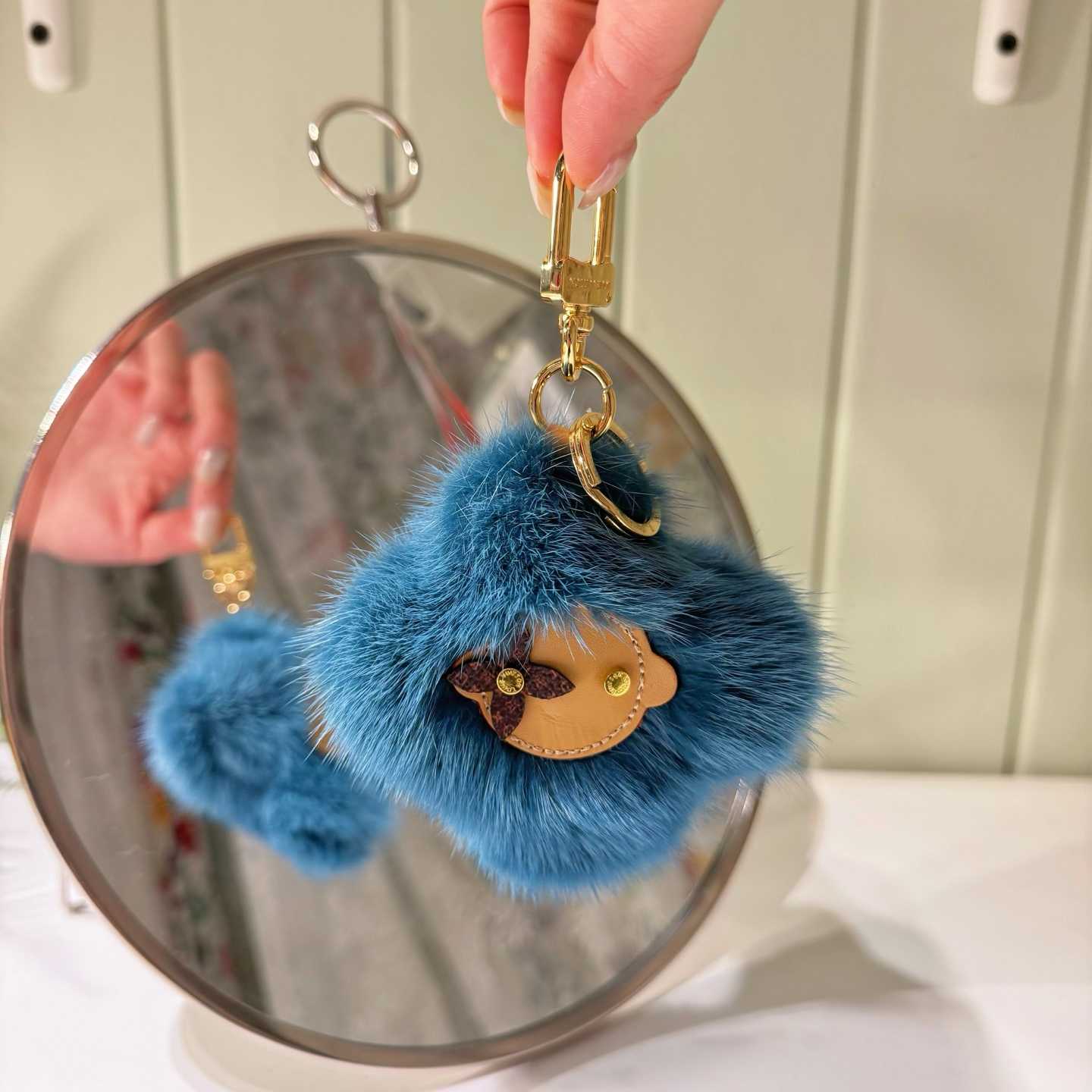 Louis Vuitton Vivienne Fur Key Holder   M03820 - DesignerGu