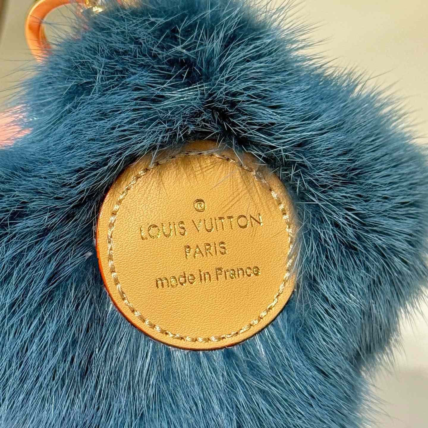 Louis Vuitton Vivienne Fur Key Holder   M03820 - DesignerGu
