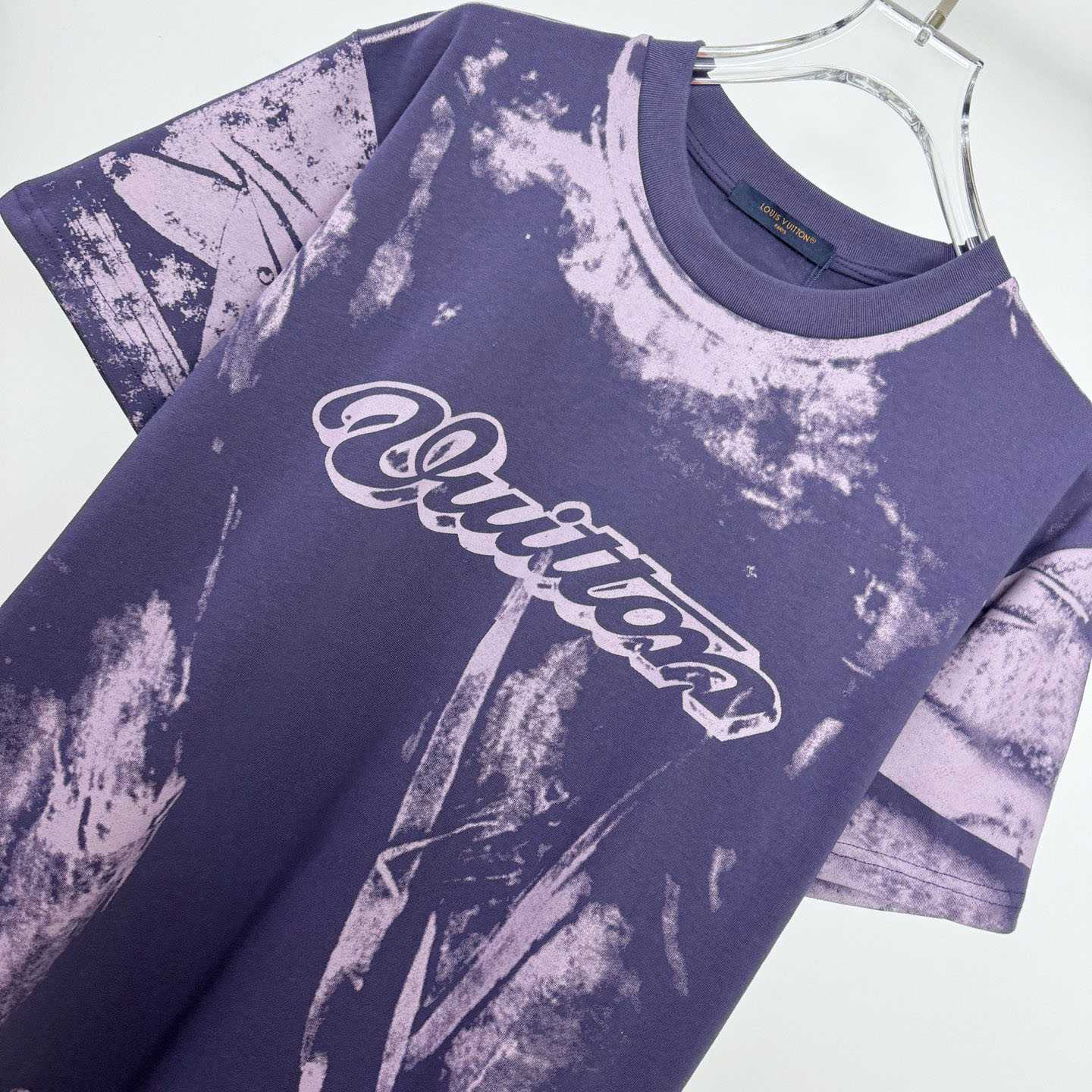  Louis Vuitton Overprinted Vuitton T-Shirt 1AJUDM - DesignerGu