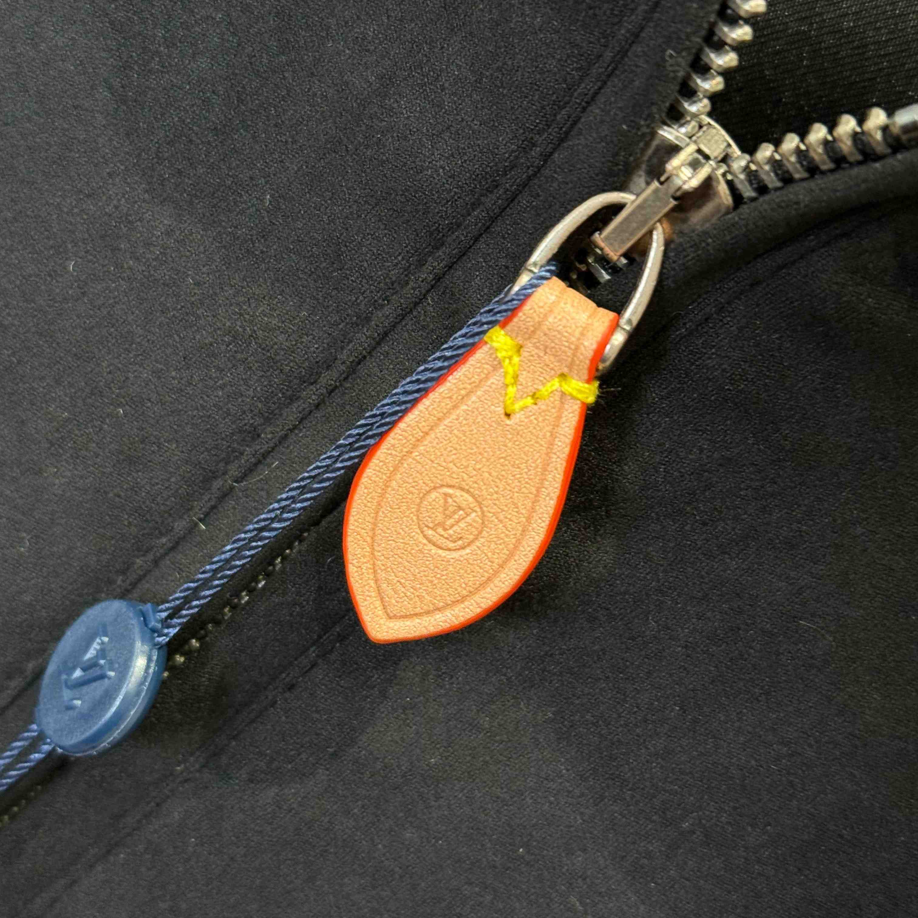 Louis Vuitton Leather Mix Hooded Blouson 1AJSN8 - DesignerGu