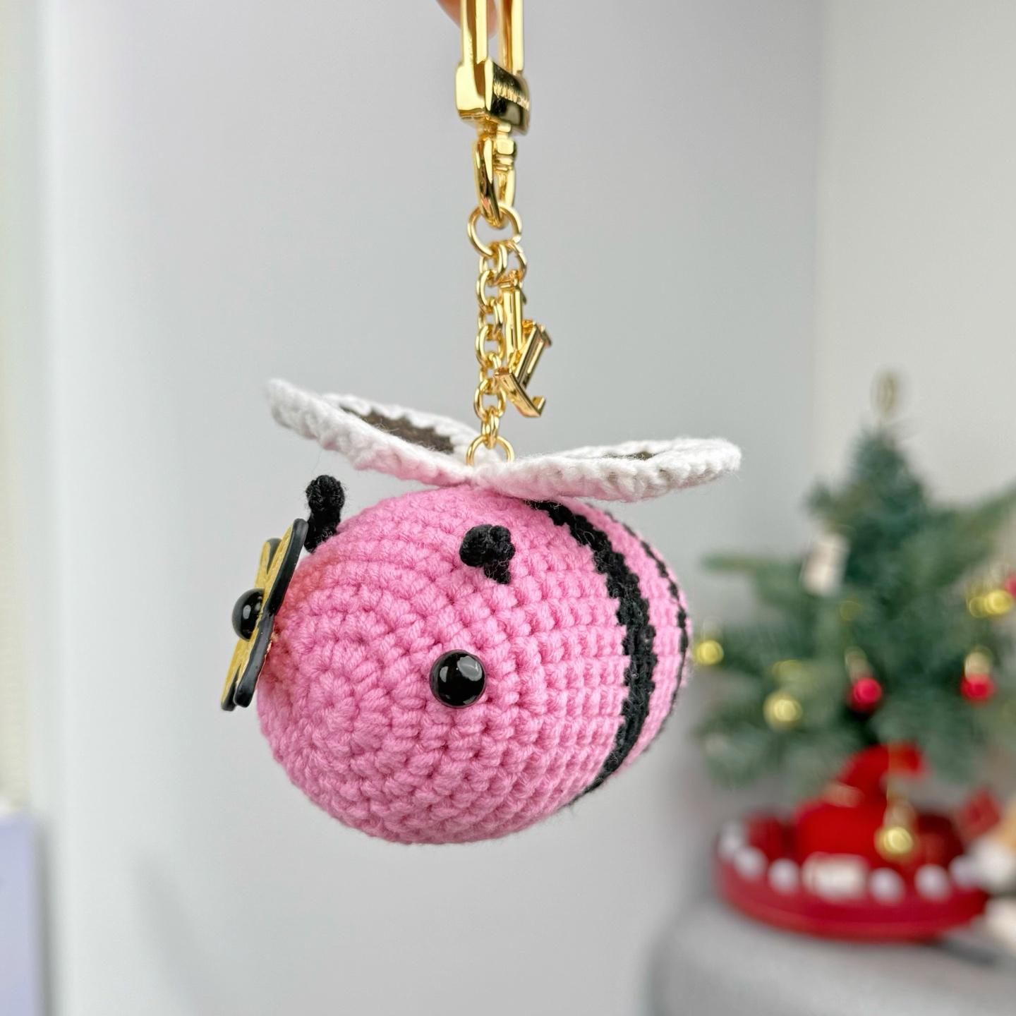 Louis Vuitton Bee LV Crochet Bag Charm   M02585 - DesignerGu