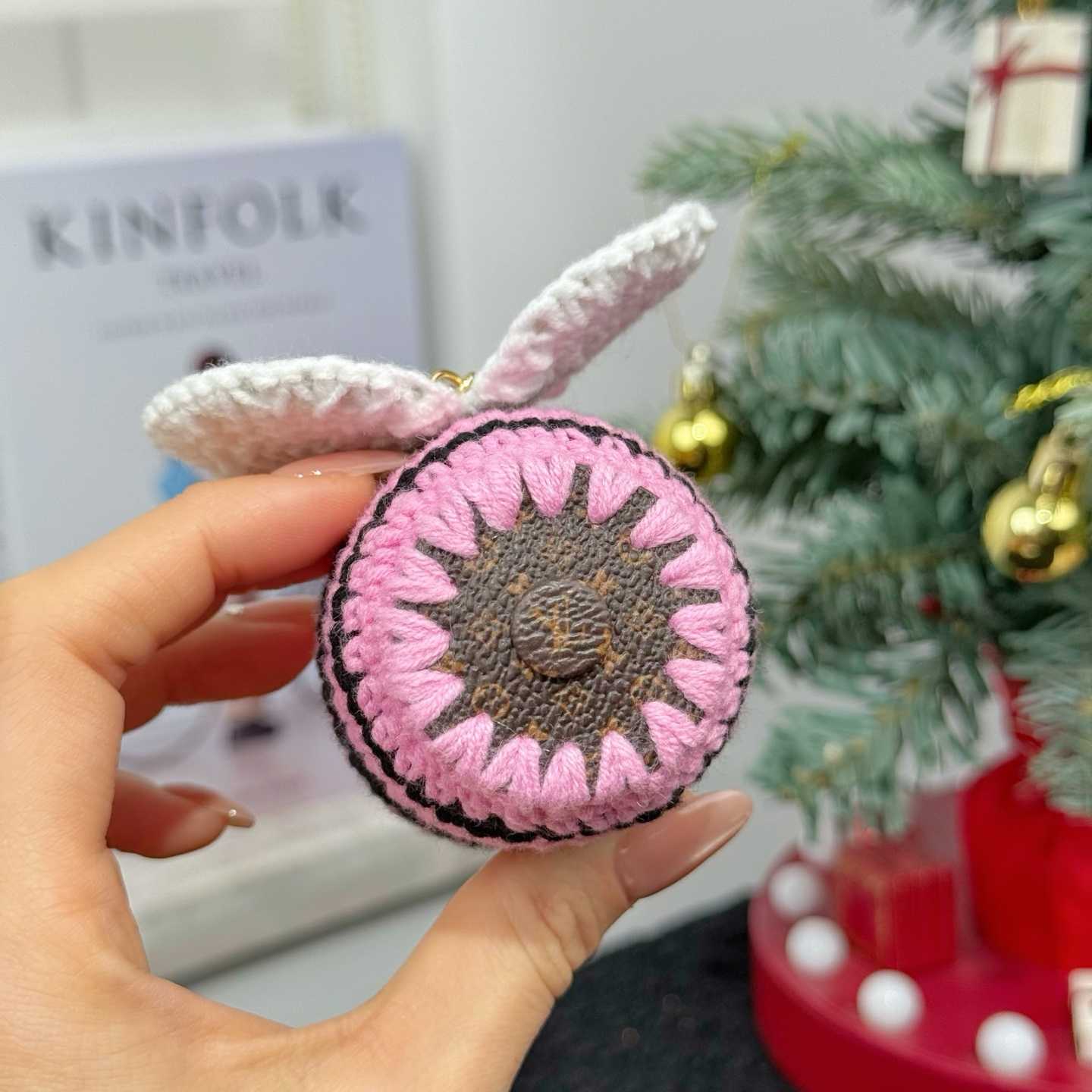 Louis Vuitton Bee LV Crochet Bag Charm   M02585 - DesignerGu