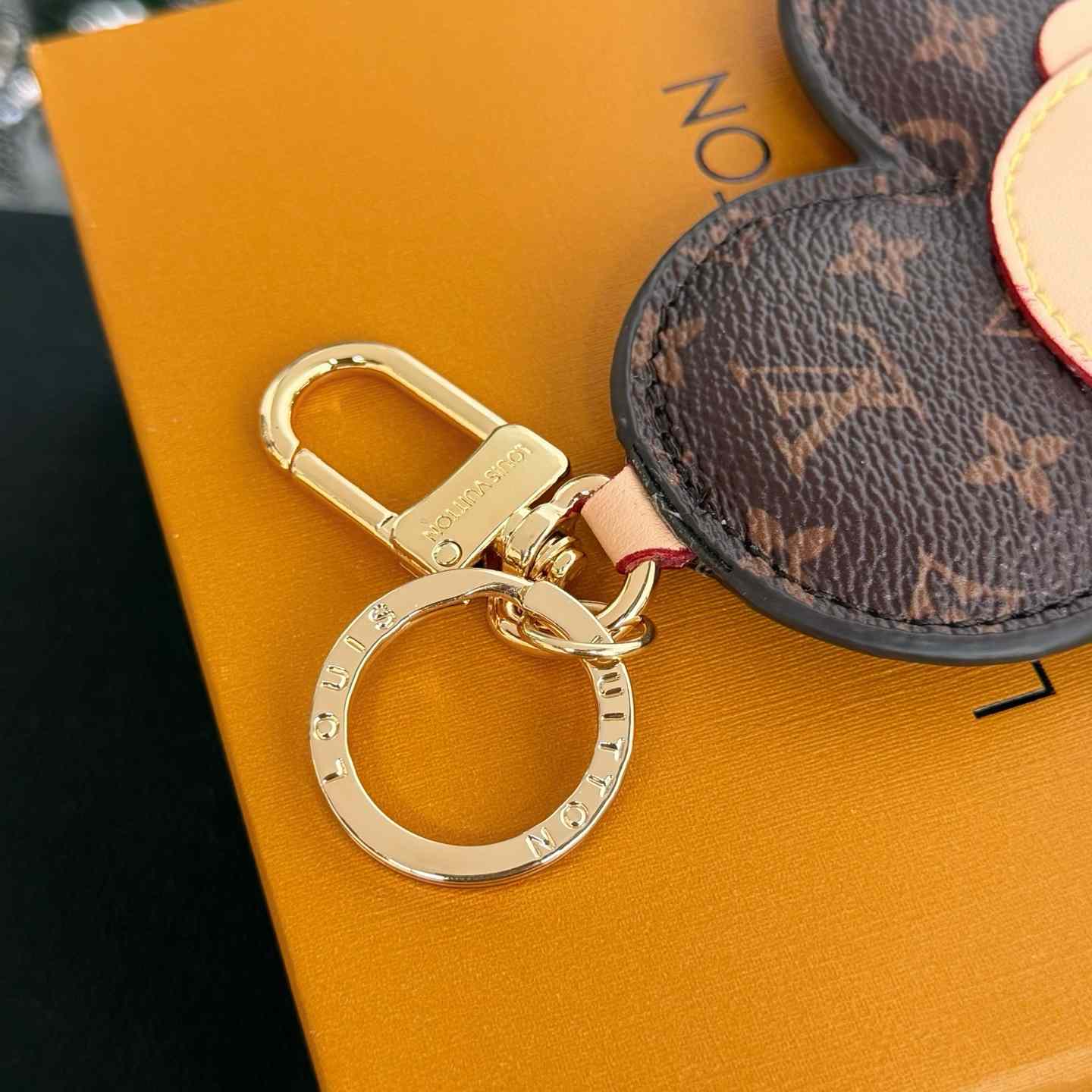 Louis Vuitton Vivienne Bag Charm   M03818 - DesignerGu