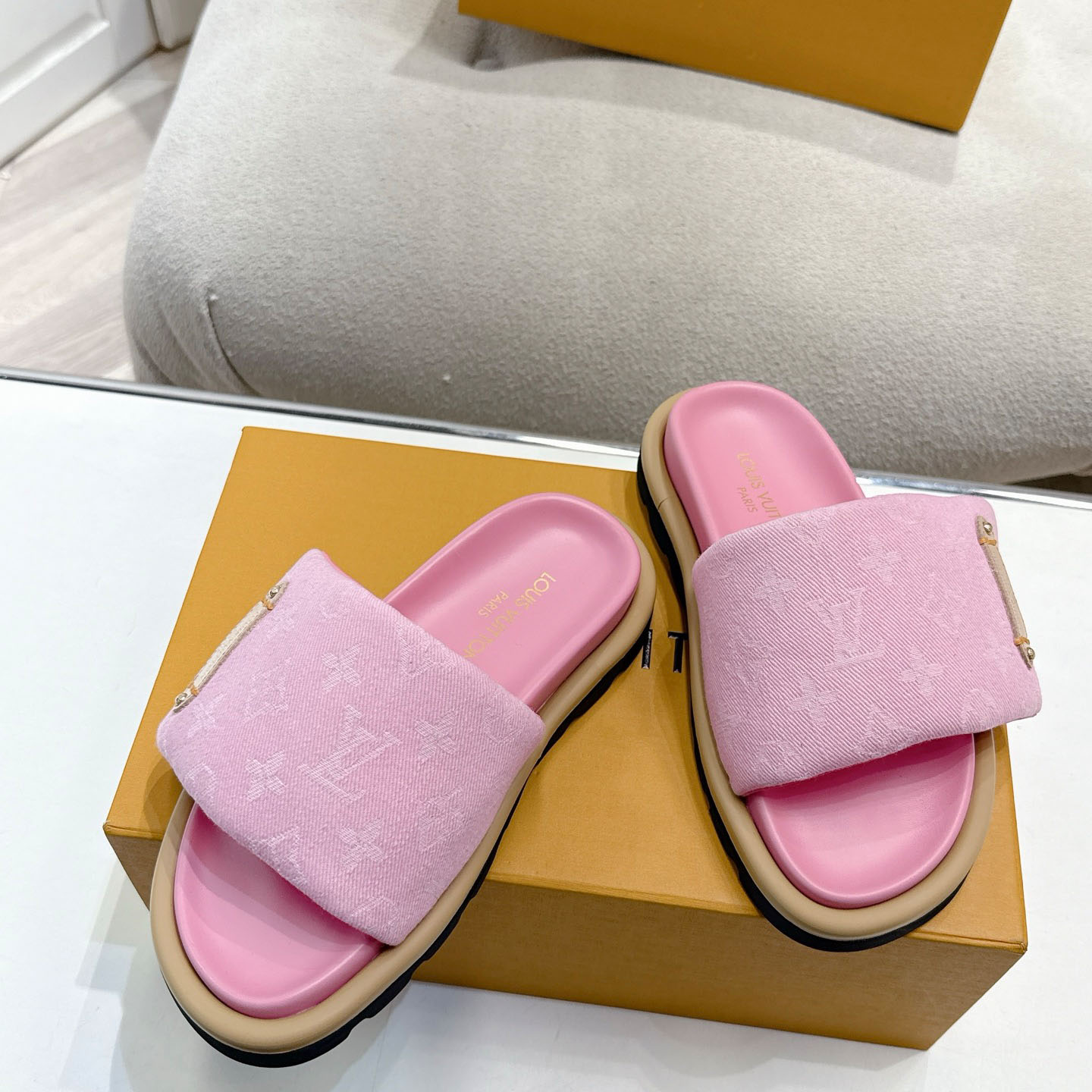 Louis Vuitton Pool Pillow Flat Comfort Mule 1AGUZH - DesignerGu