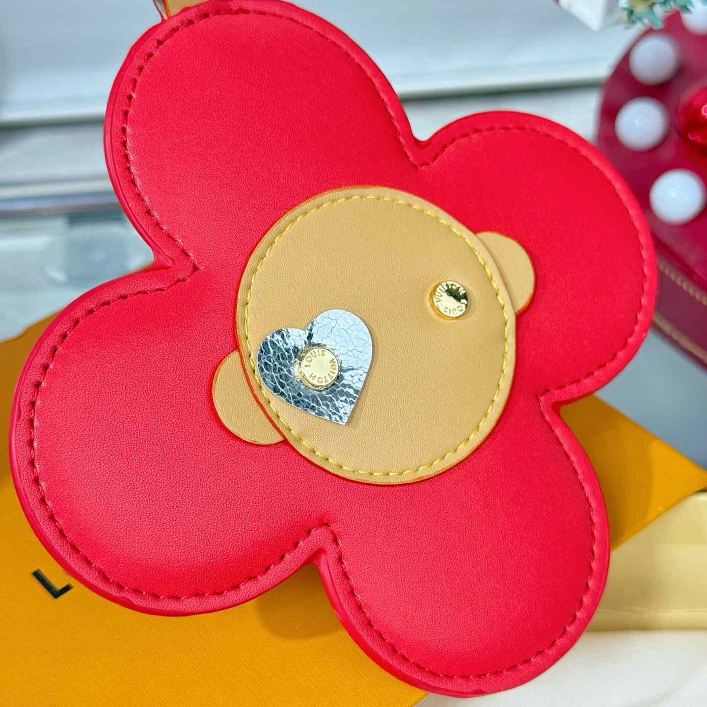 Louis Vuitton 57th Street NYC Vivienne I LV NY Bag Charm   M03661 - DesignerGu