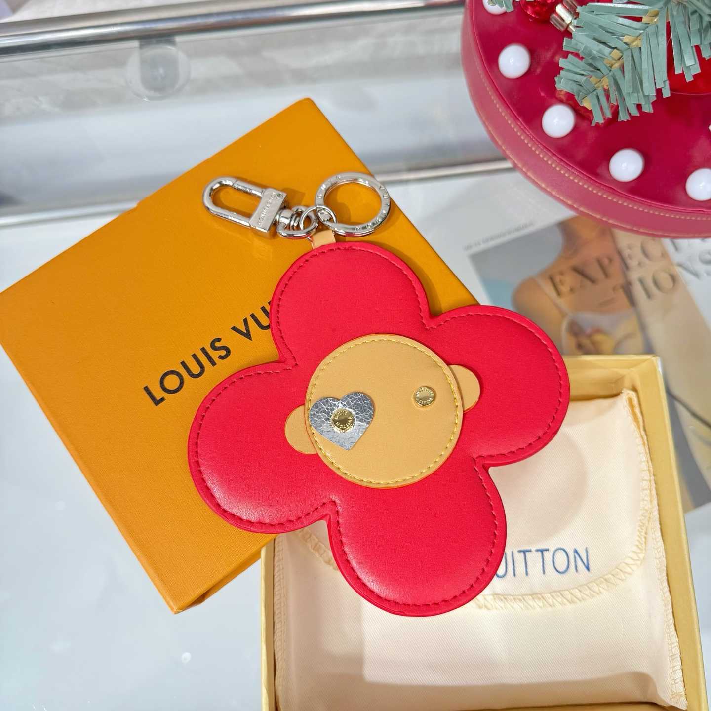 Louis Vuitton 57th Street NYC Vivienne I LV NY Bag Charm   M03661 - DesignerGu